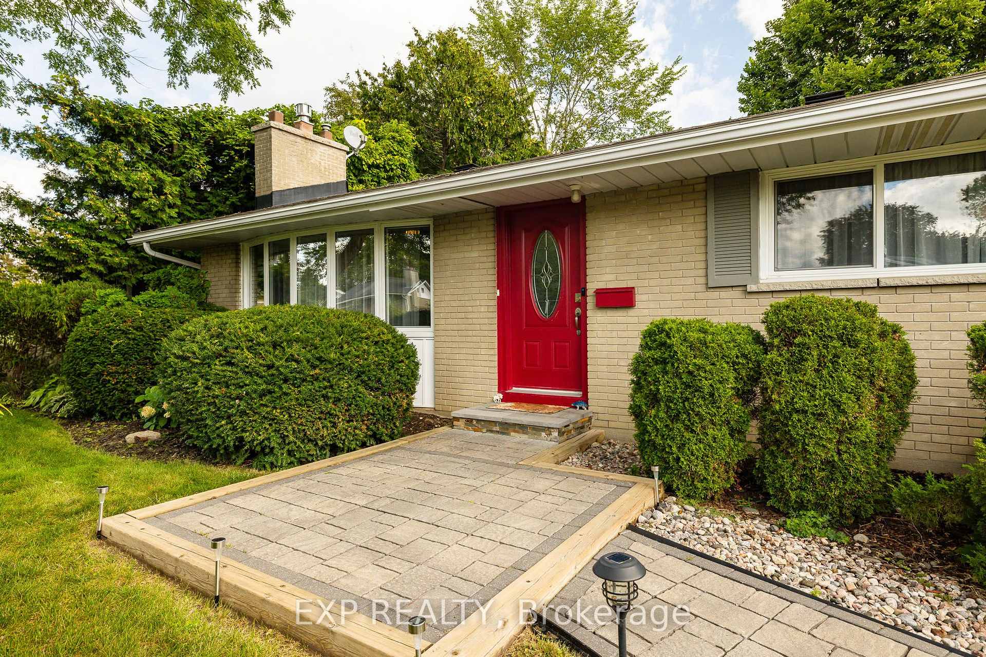 Photo 6 of 61 Ridgefield Crescent, Ottawa, Arbeatha Park — HOMEH