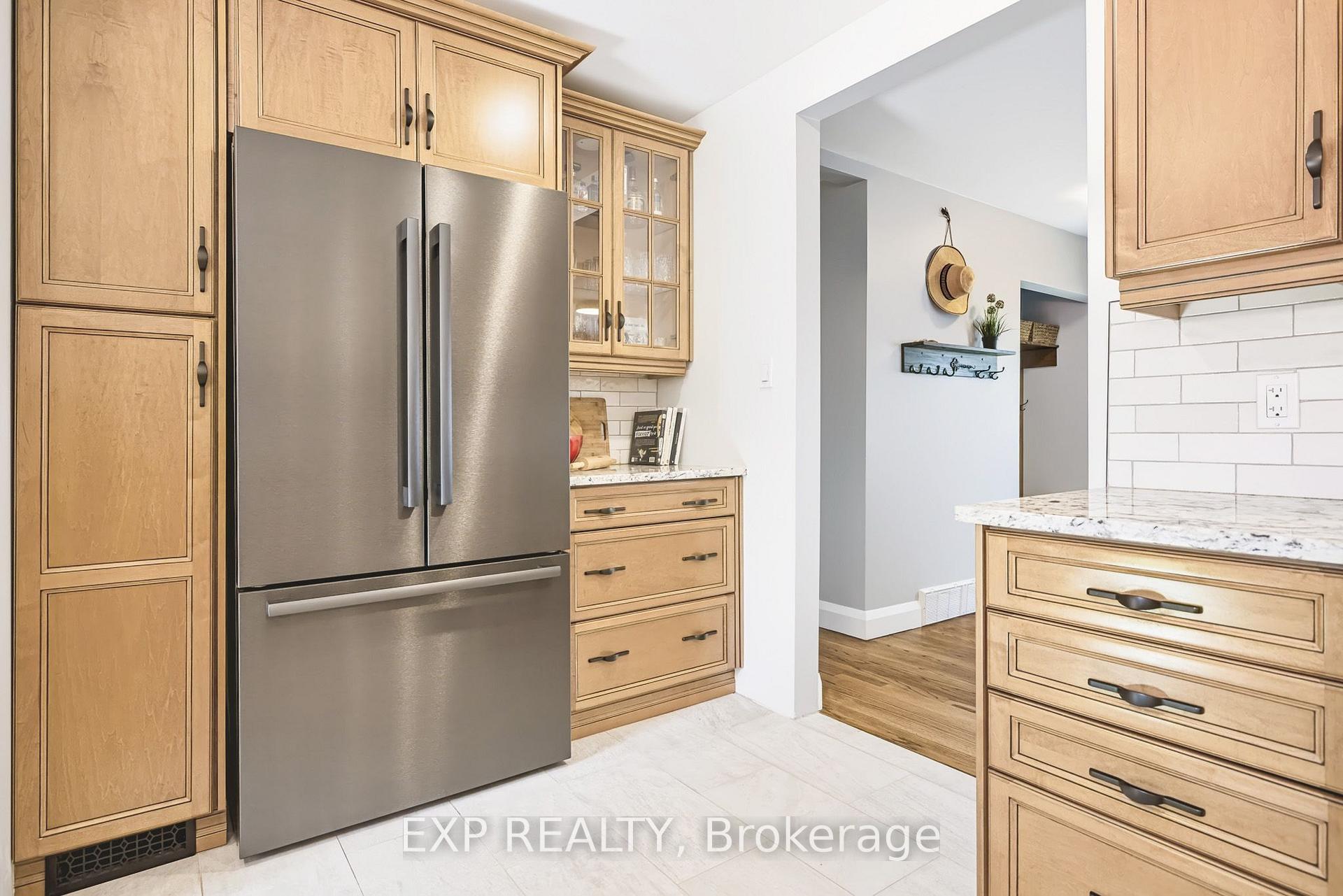 Photo 19 of 61 Ridgefield Crescent, Ottawa, Arbeatha Park — HOMEH