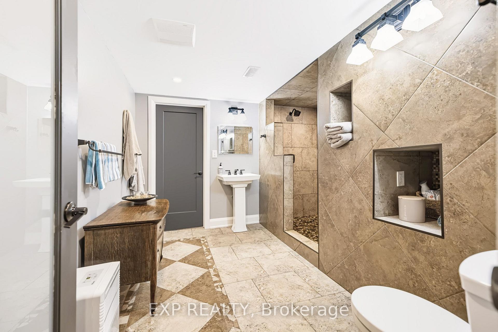 Photo 33 of 61 Ridgefield Crescent, Ottawa, Arbeatha Park — HOMEH