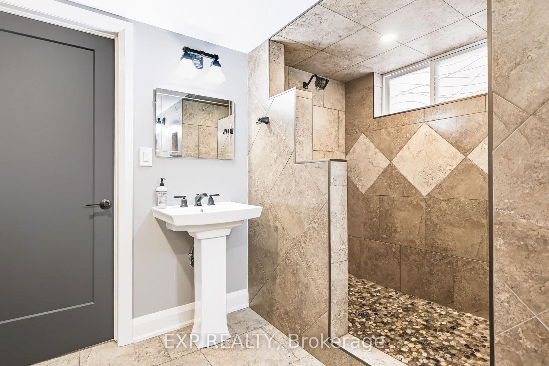 Photo 34 of 61 Ridgefield Crescent, Ottawa, Arbeatha Park — HOMEH