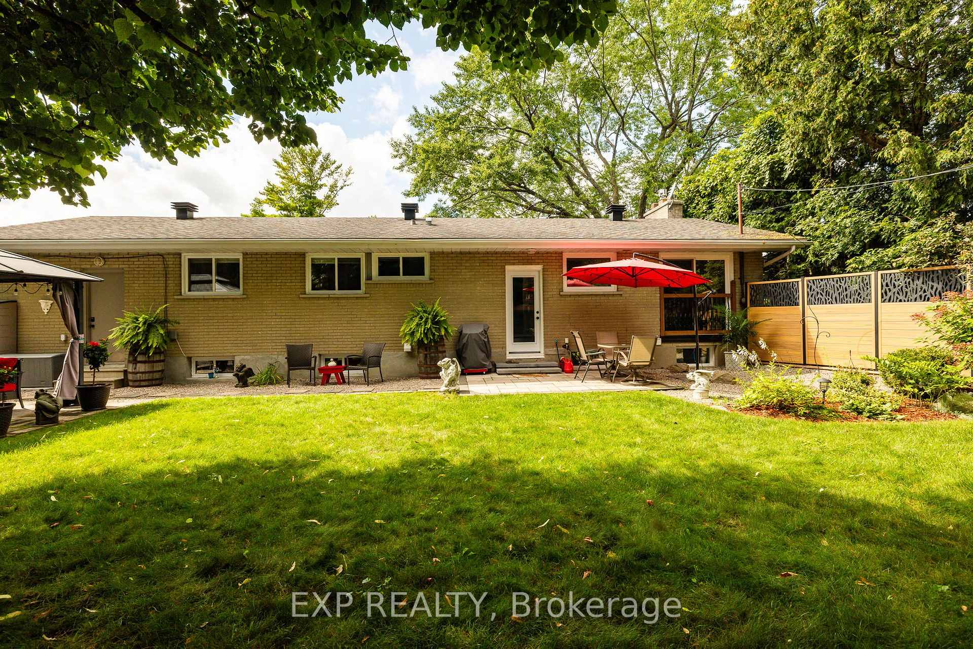 Photo 38 of 61 Ridgefield Crescent, Ottawa, Arbeatha Park — HOMEH
