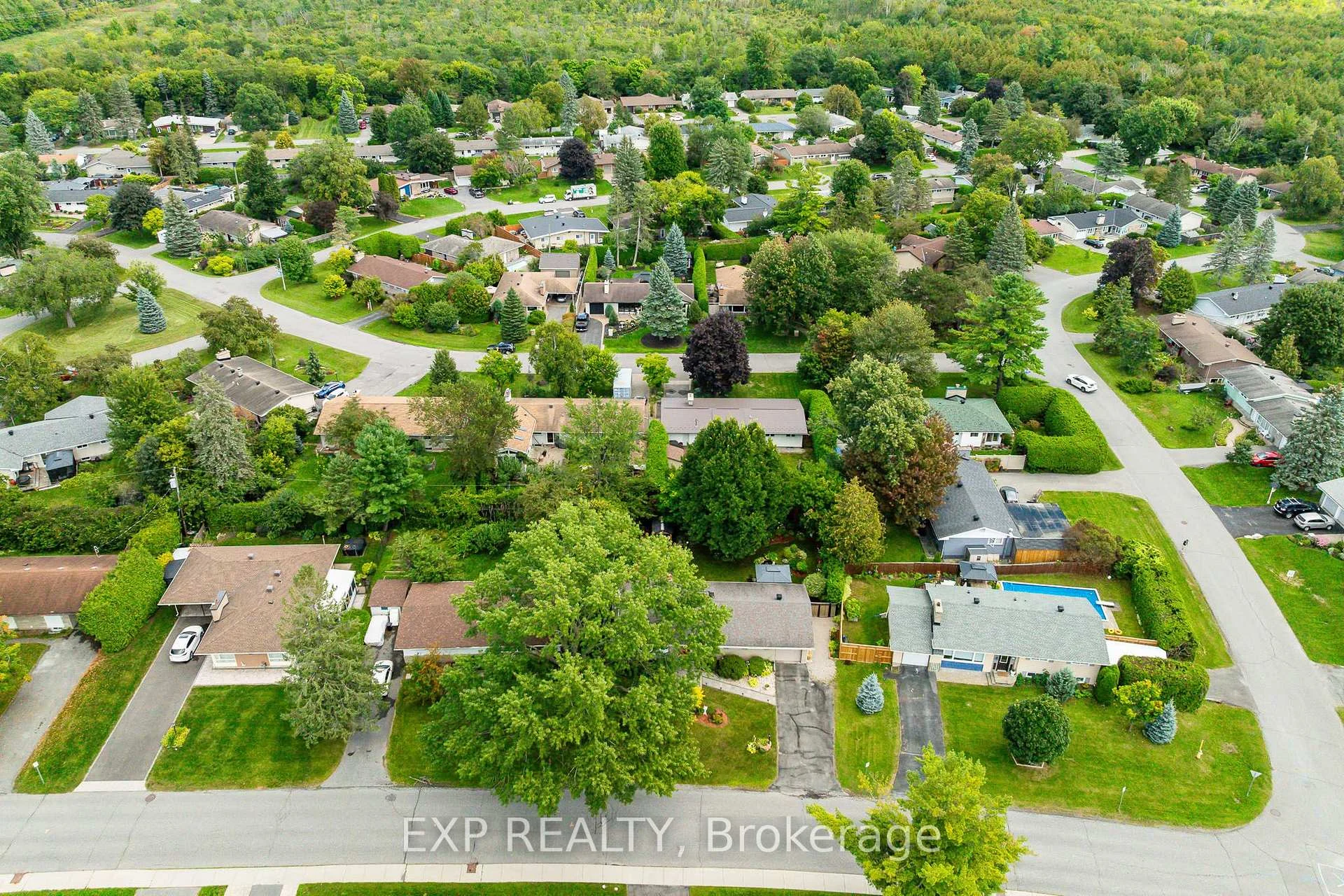 Photo 4 of 61 Ridgefield Crescent, Ottawa, Arbeatha Park — HOMEH