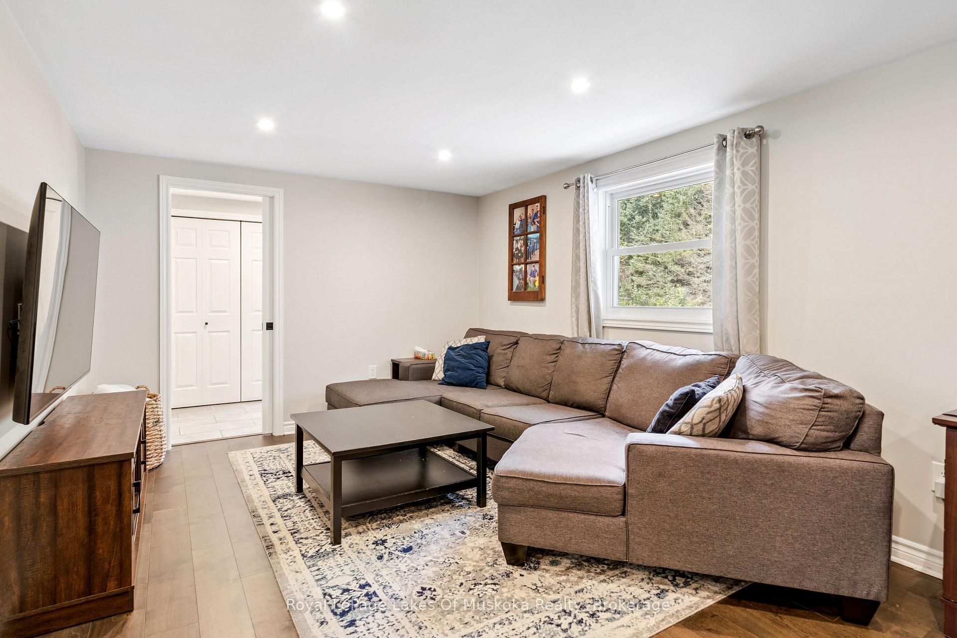Photo 13 of 23 Maypark Drive, Bracebridge, Monck (Bracebridge) — HOMEH