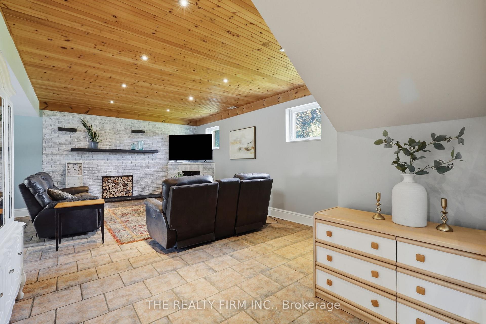 Photo 21 of 1 Hueston Drive, Thames Centre, Thorndale — HOMEH