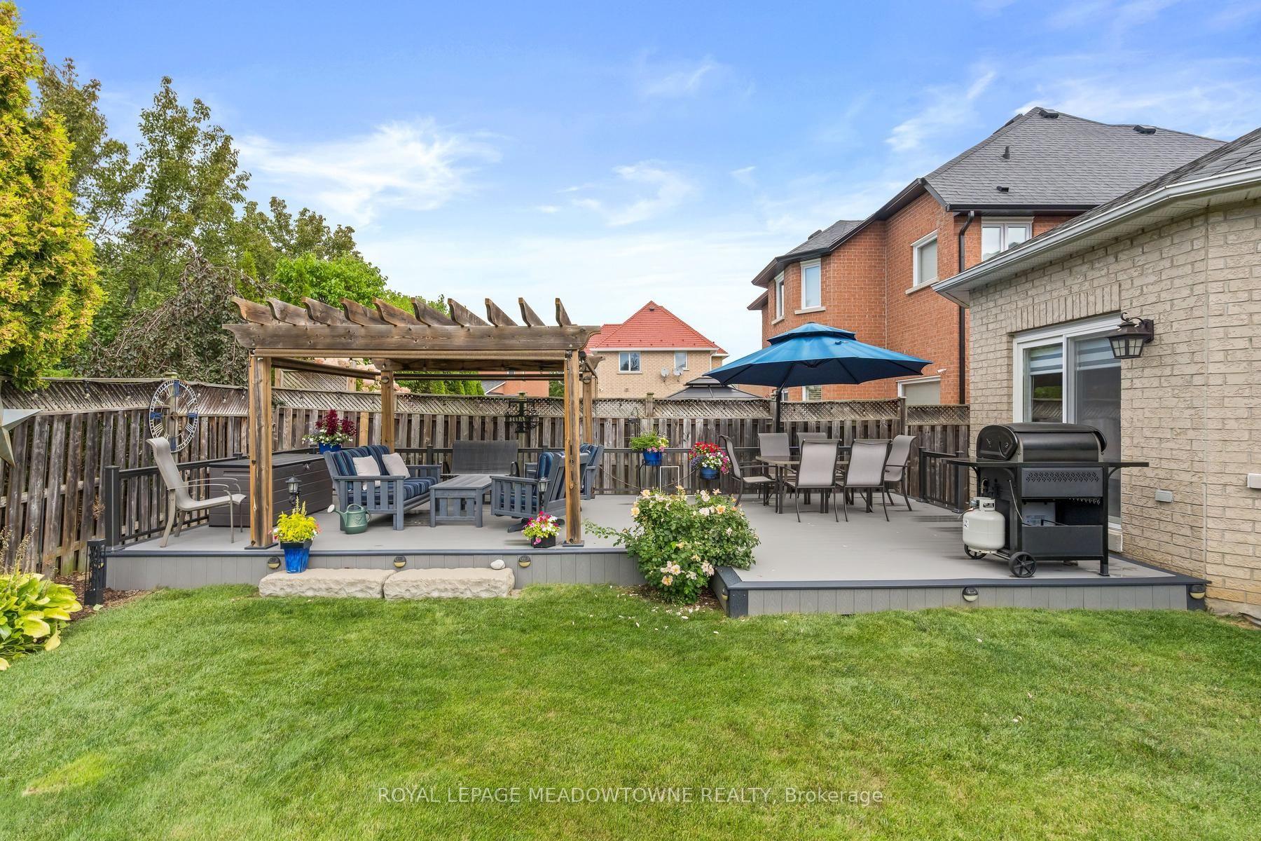 Photo 3 of 69 Chaplin Crescent, Halton Hills, Georgetown — HOMEH