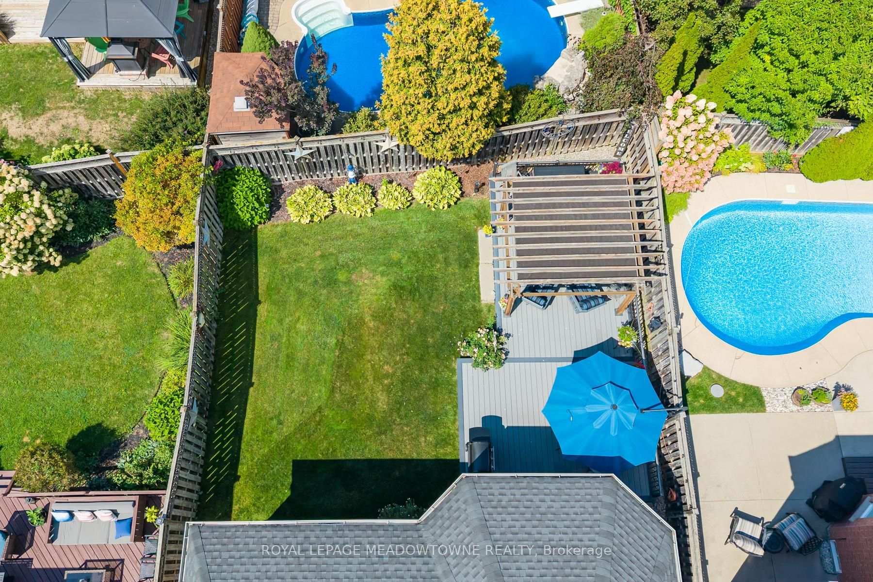 Photo 4 of 69 Chaplin Crescent, Halton Hills, Georgetown — HOMEH