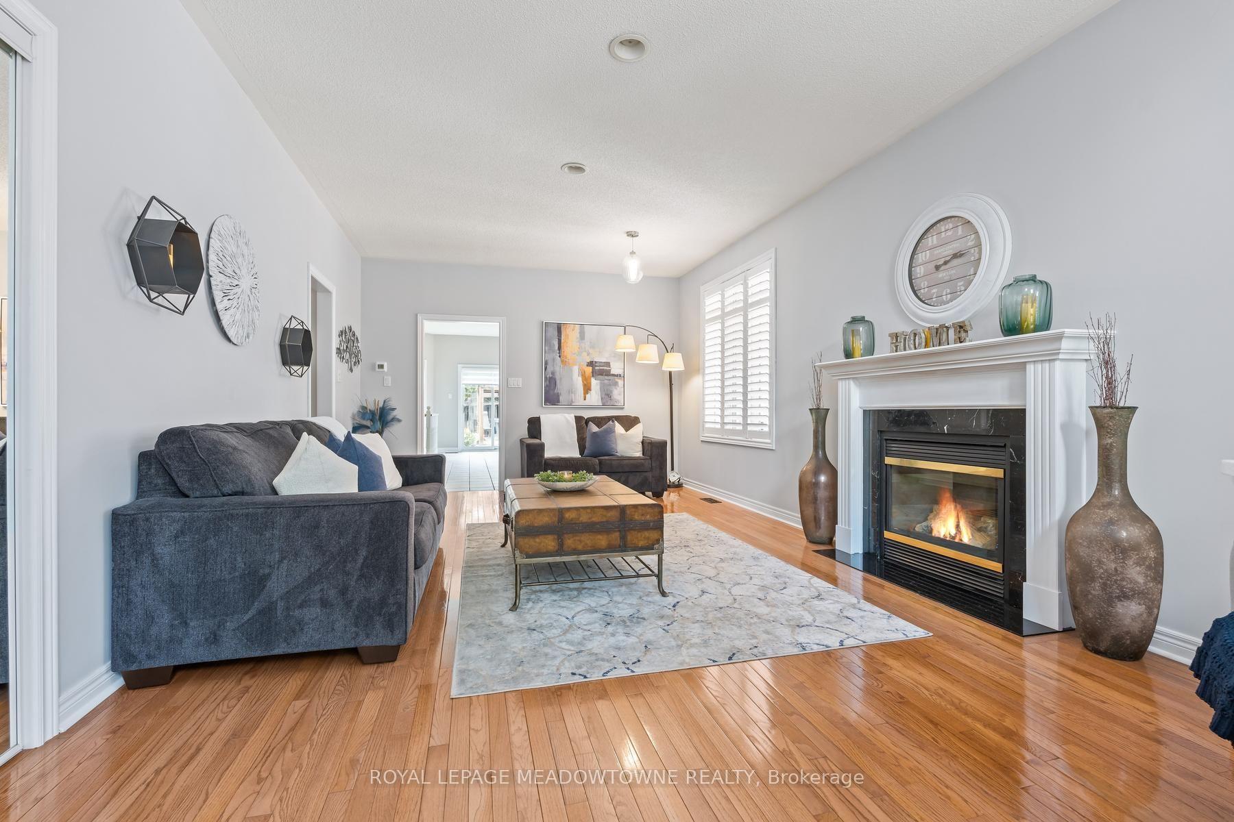 Photo 9 of 69 Chaplin Crescent, Halton Hills, Georgetown — HOMEH