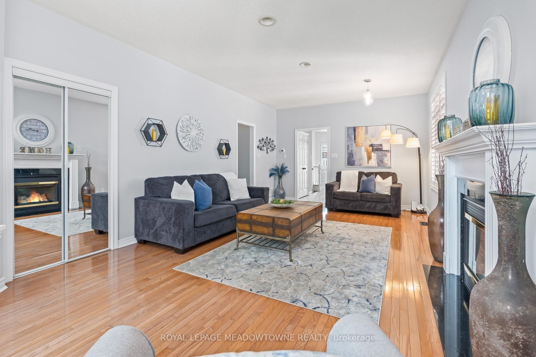Photo 10 of 69 Chaplin Crescent, Halton Hills, Georgetown — HOMEH