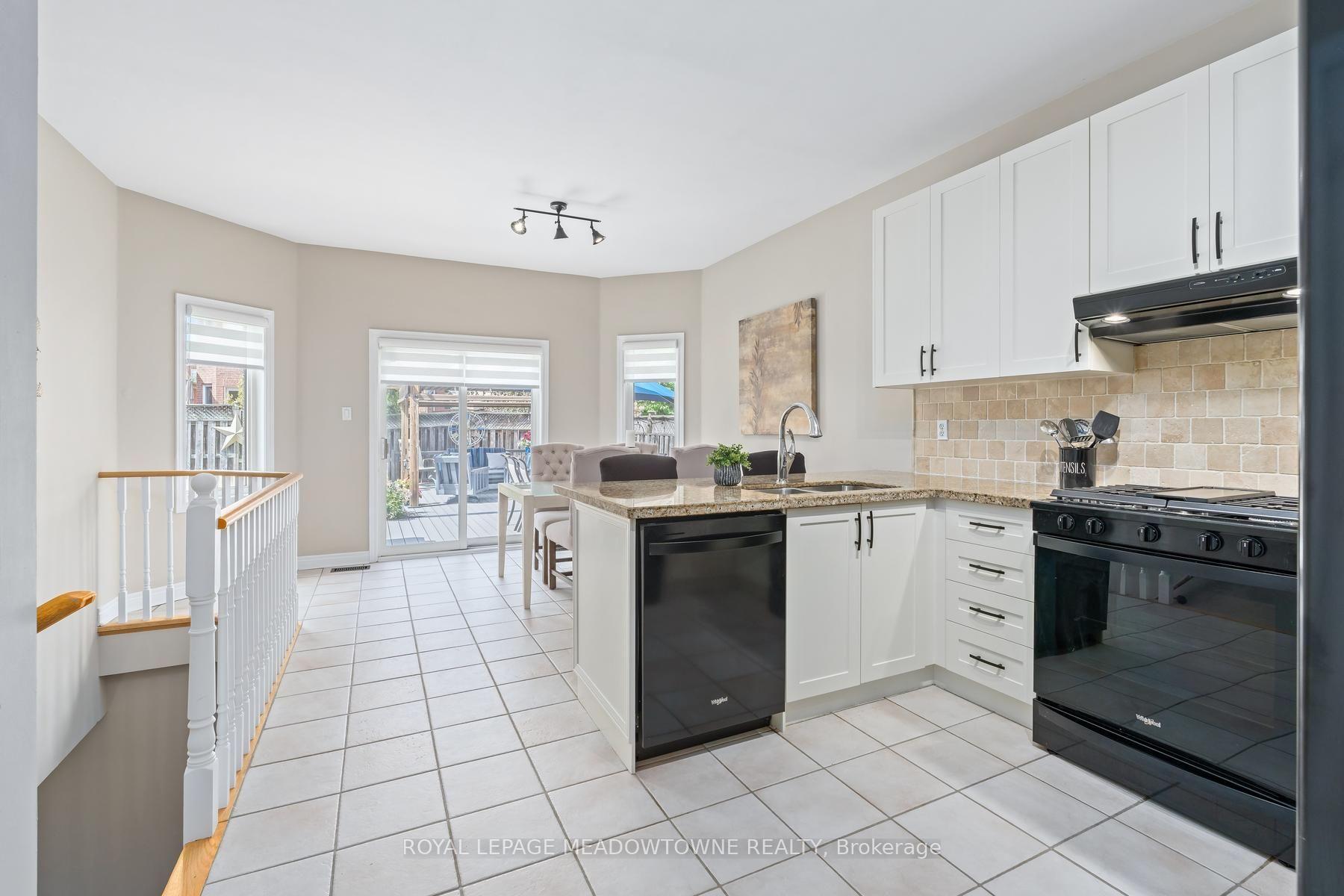 Photo 12 of 69 Chaplin Crescent, Halton Hills, Georgetown — HOMEH