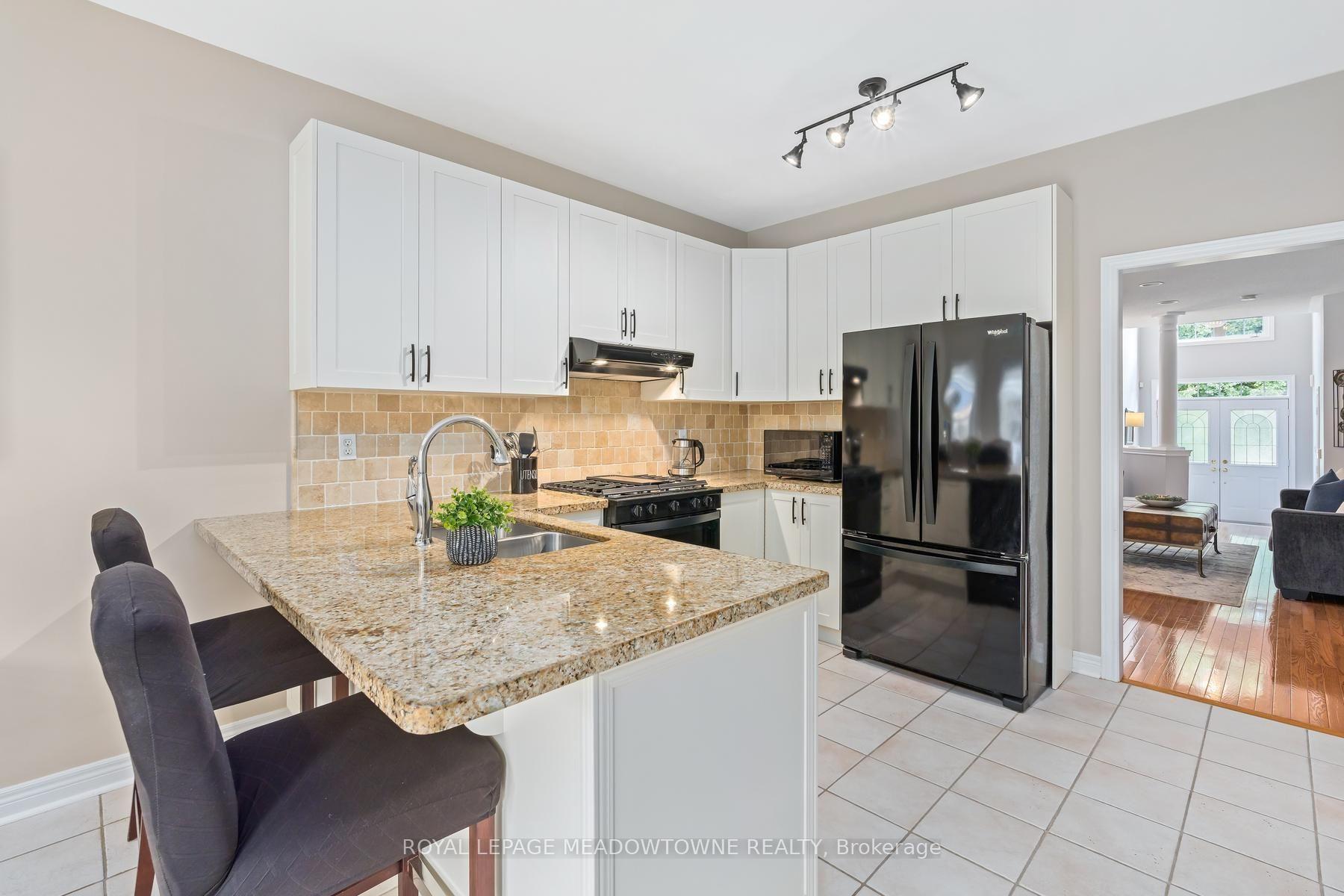 Photo 13 of 69 Chaplin Crescent, Halton Hills, Georgetown — HOMEH