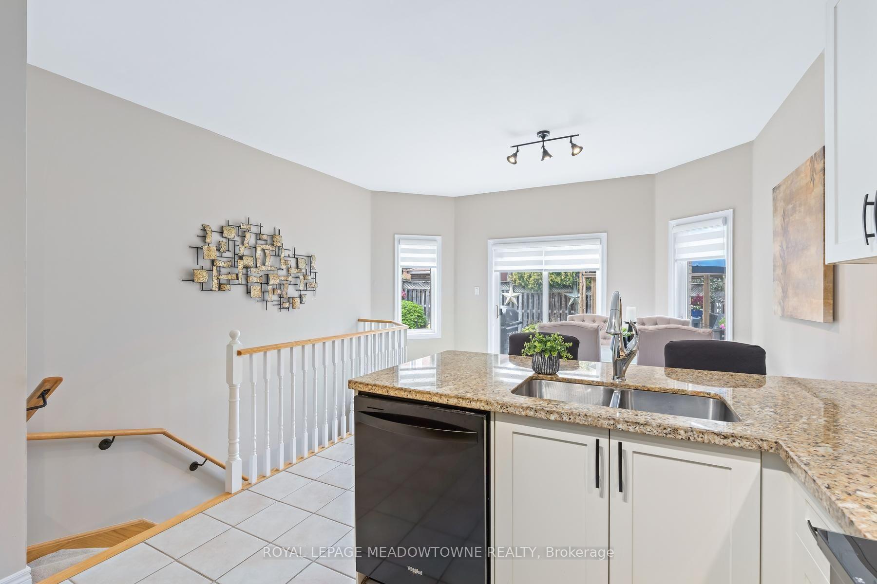 Photo 15 of 69 Chaplin Crescent, Halton Hills, Georgetown — HOMEH