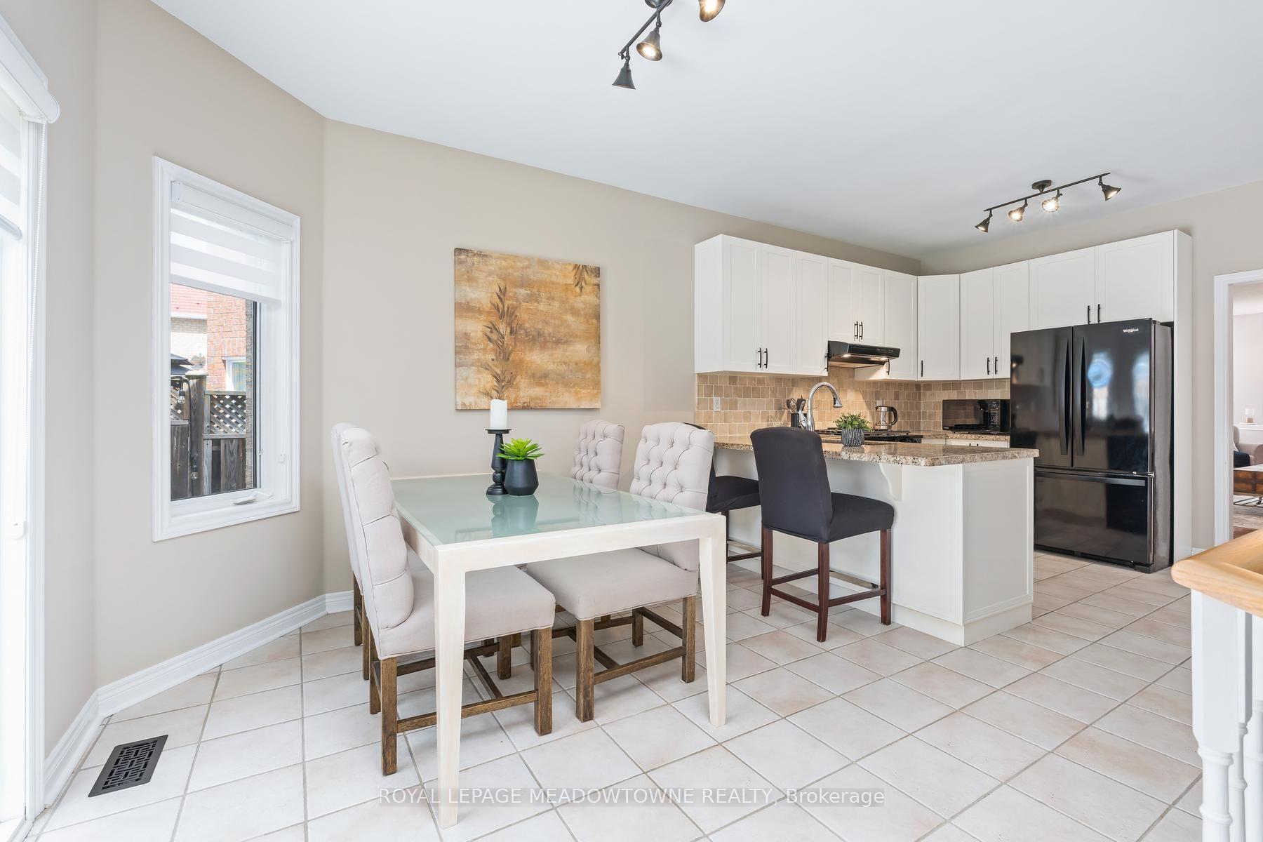 Photo 17 of 69 Chaplin Crescent, Halton Hills, Georgetown — HOMEH