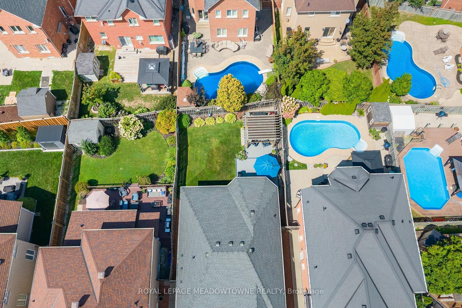 Photo 34 of 69 Chaplin Crescent, Halton Hills, Georgetown — HOMEH