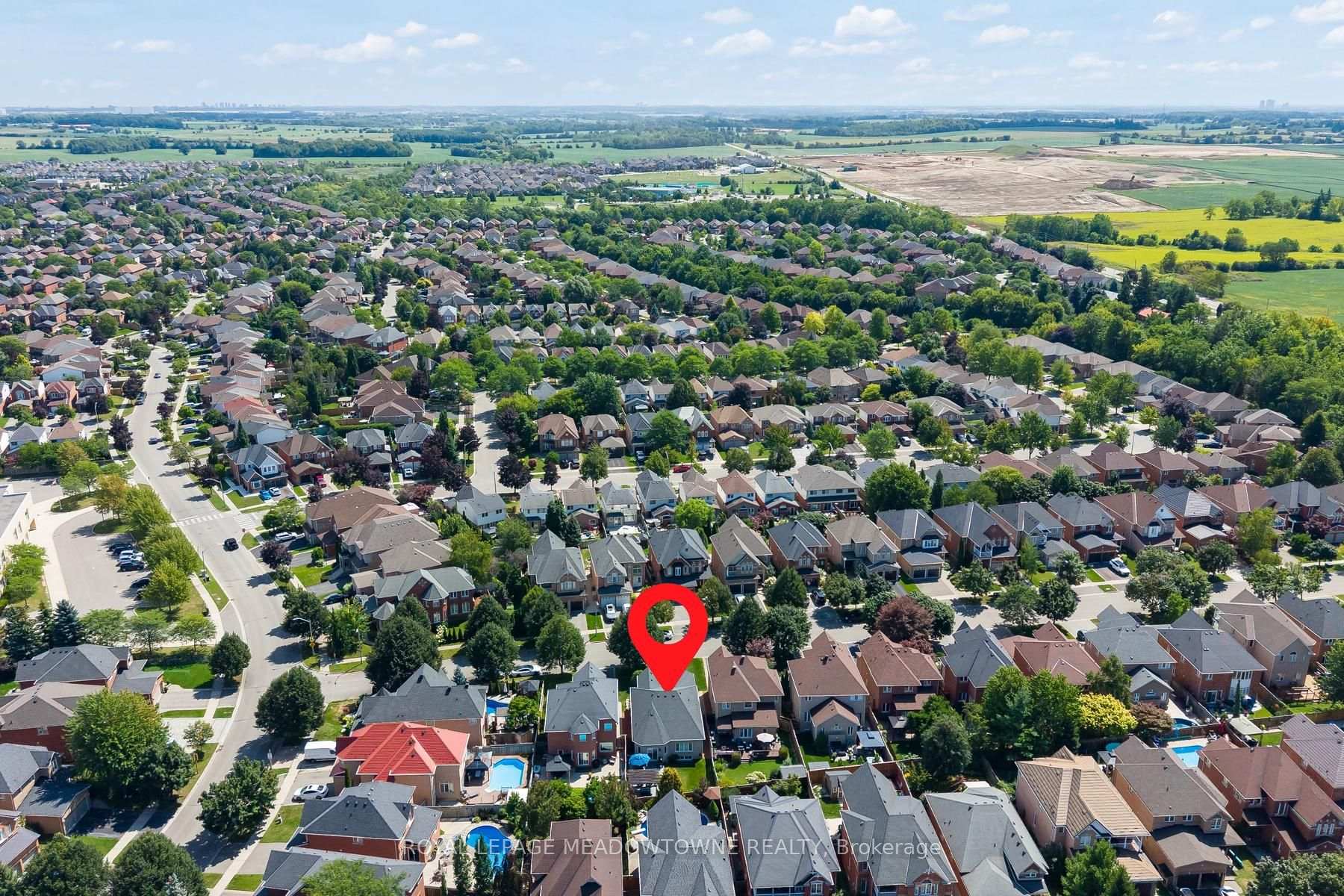 Photo 45 of 69 Chaplin Crescent, Halton Hills, Georgetown — HOMEH