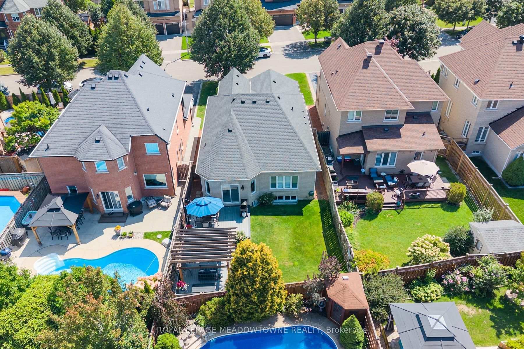 Photo 47 of 69 Chaplin Crescent, Halton Hills, Georgetown — HOMEH