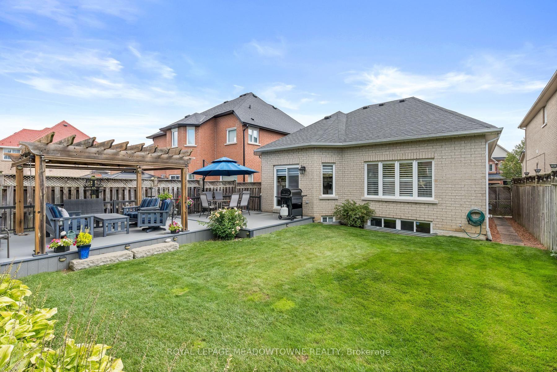 Photo 48 of 69 Chaplin Crescent, Halton Hills, Georgetown — HOMEH