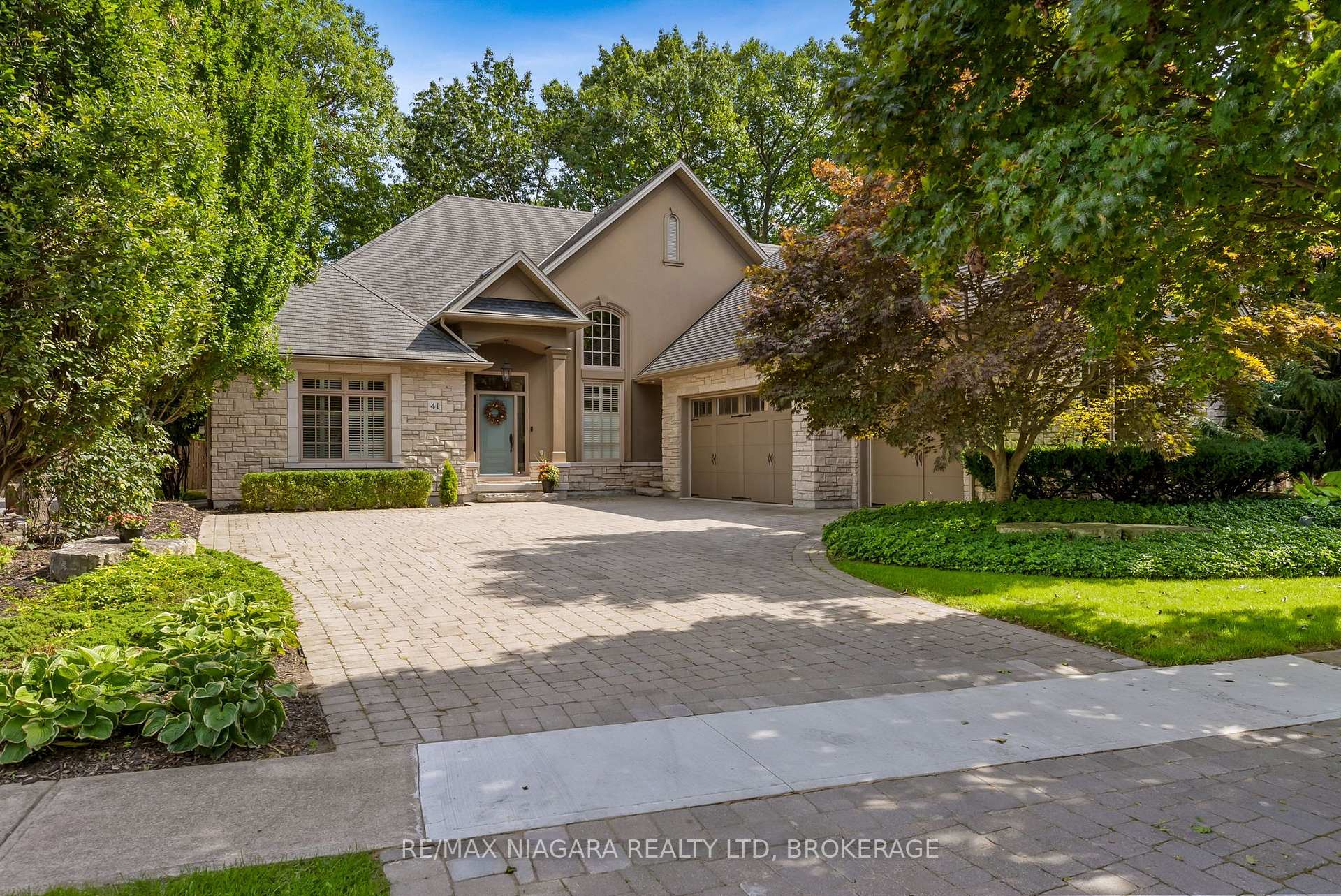 Photo 1 of 41 Sculler's Way, St. Catharines, Martindale Pond — HOMEH