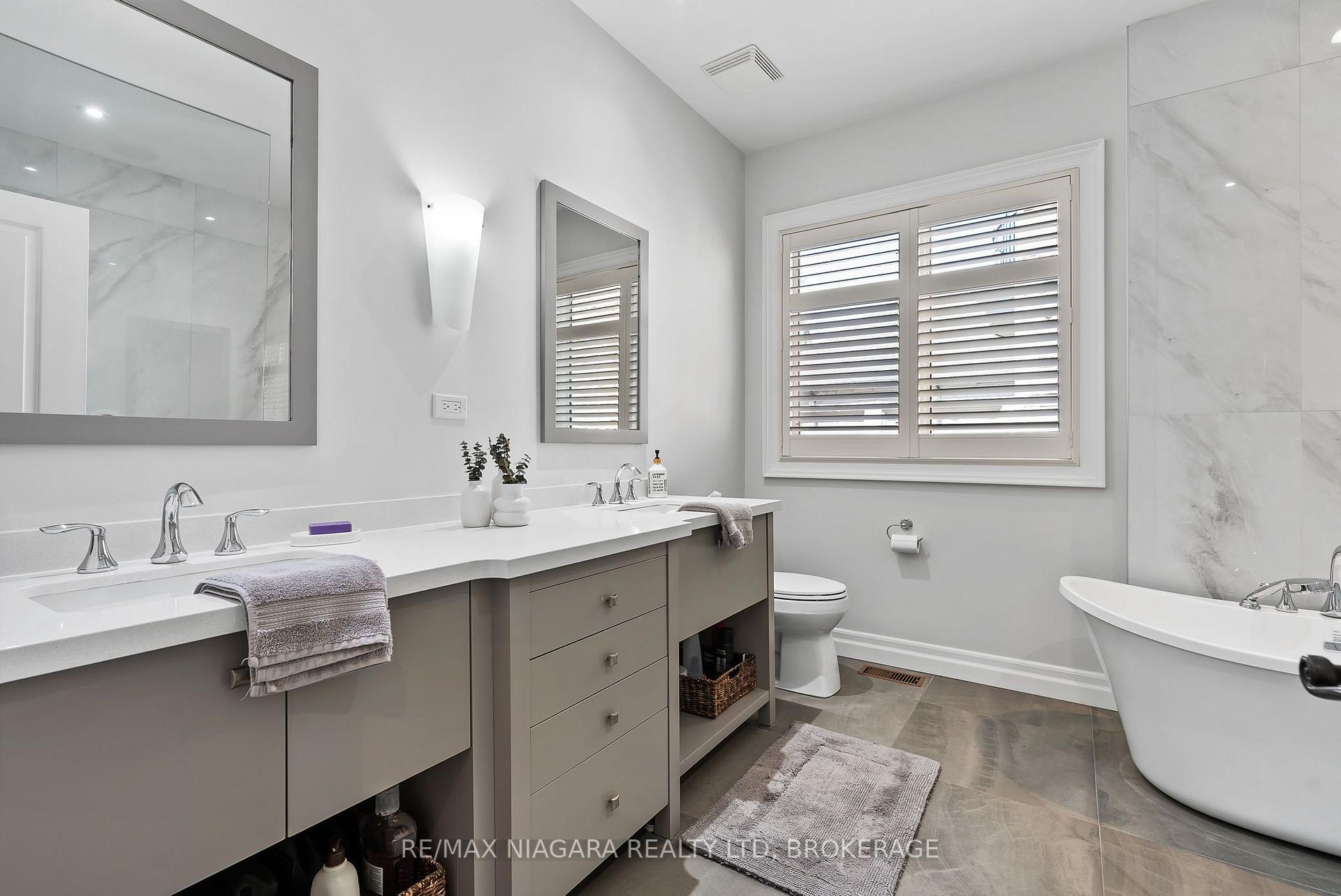 Photo 18 of 41 Sculler's Way, St. Catharines, Martindale Pond — HOMEH