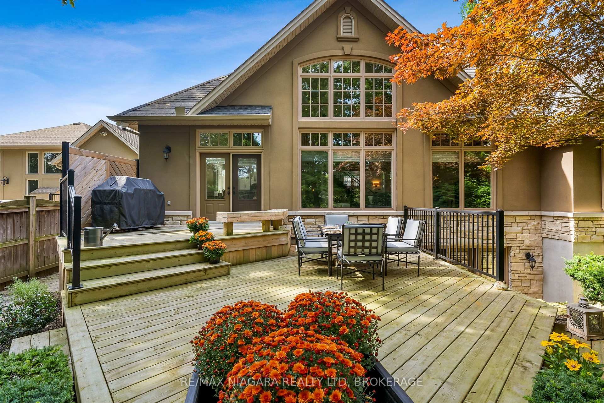 Photo 42 of 41 Sculler's Way, St. Catharines, Martindale Pond — HOMEH
