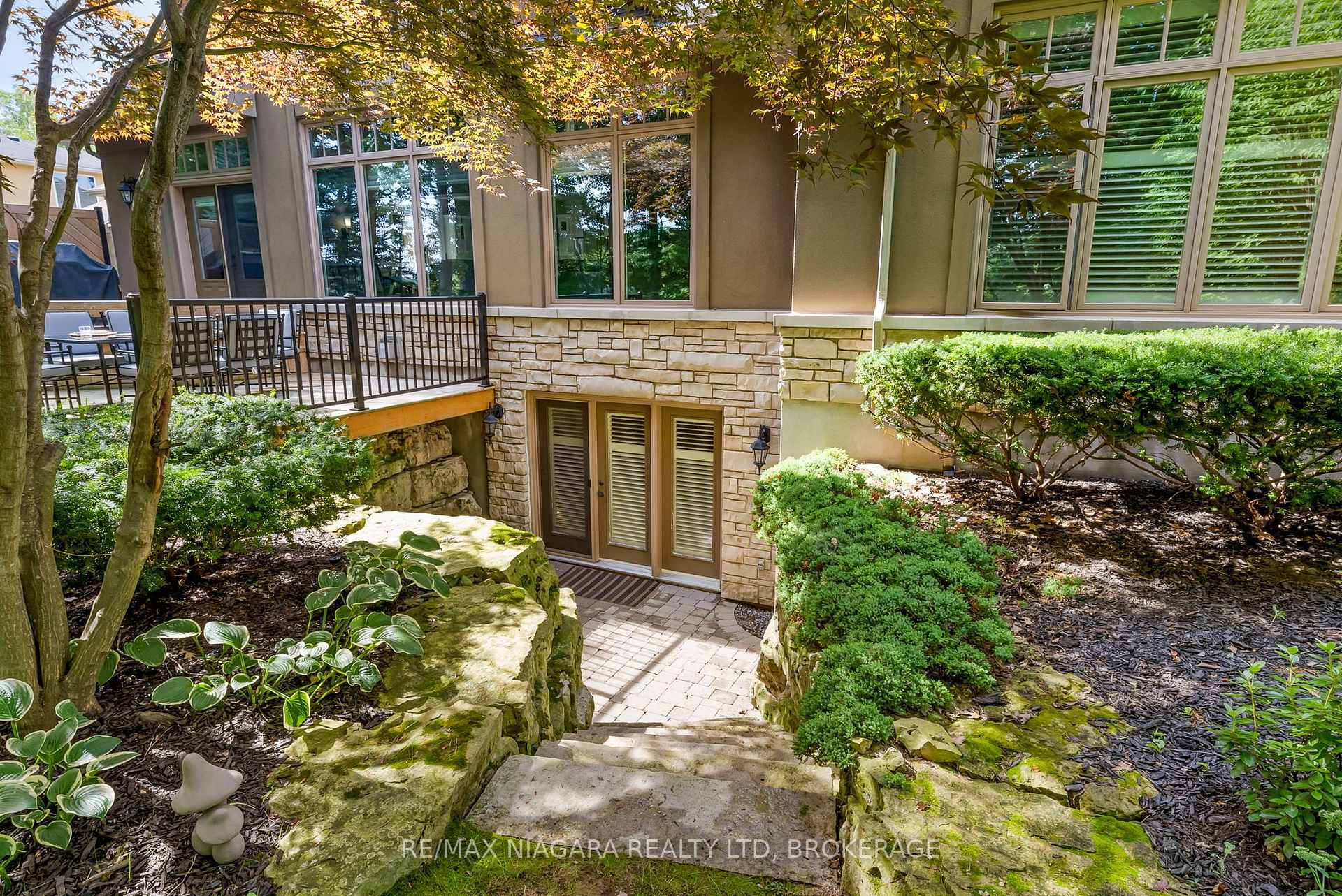 Photo 43 of 41 Sculler's Way, St. Catharines, Martindale Pond — HOMEH