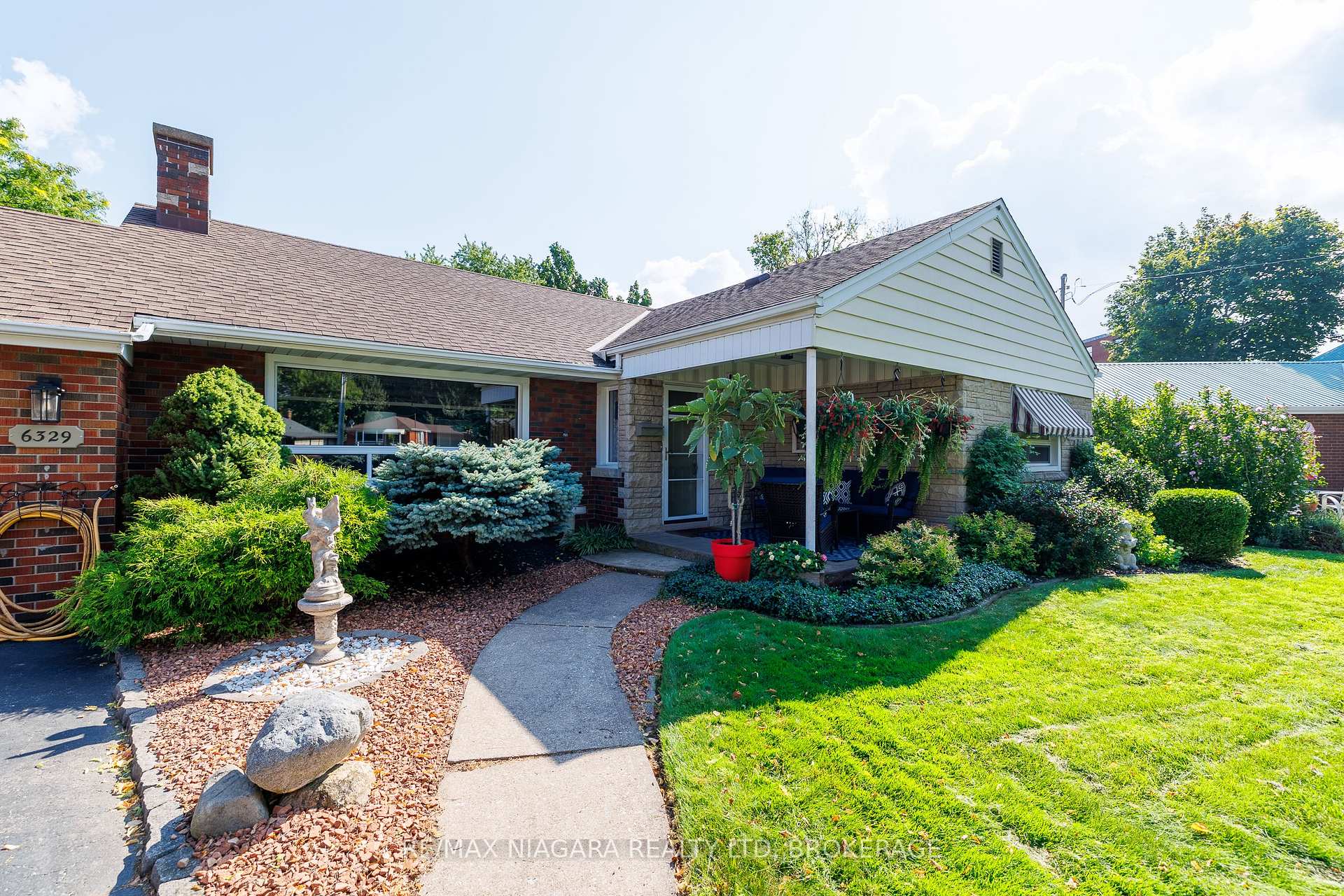 Photo of 6329 Goodsir Crescent