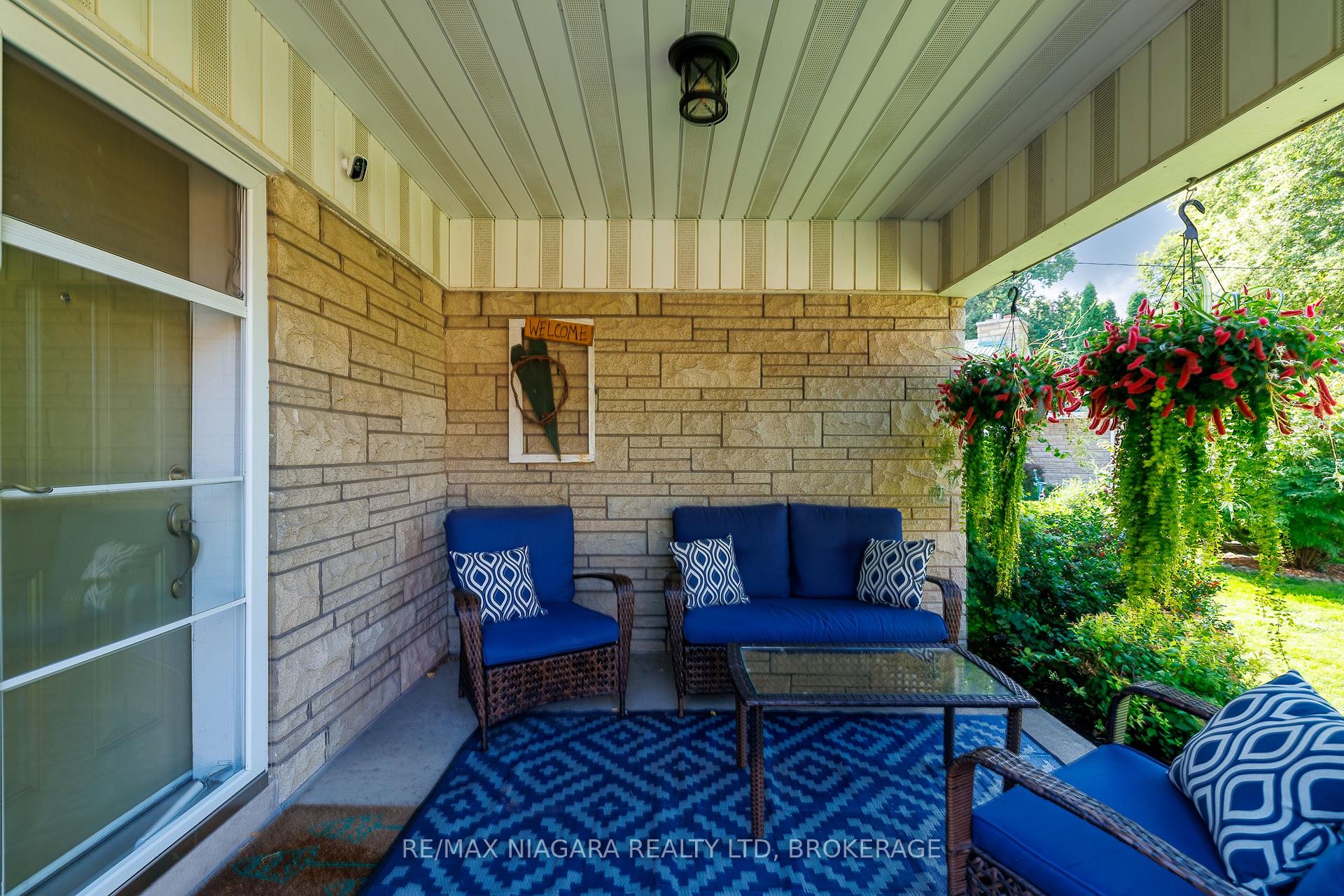 Photo 2 of 6329 Goodsir Crescent, Niagara Falls, Hospital — HOMEH