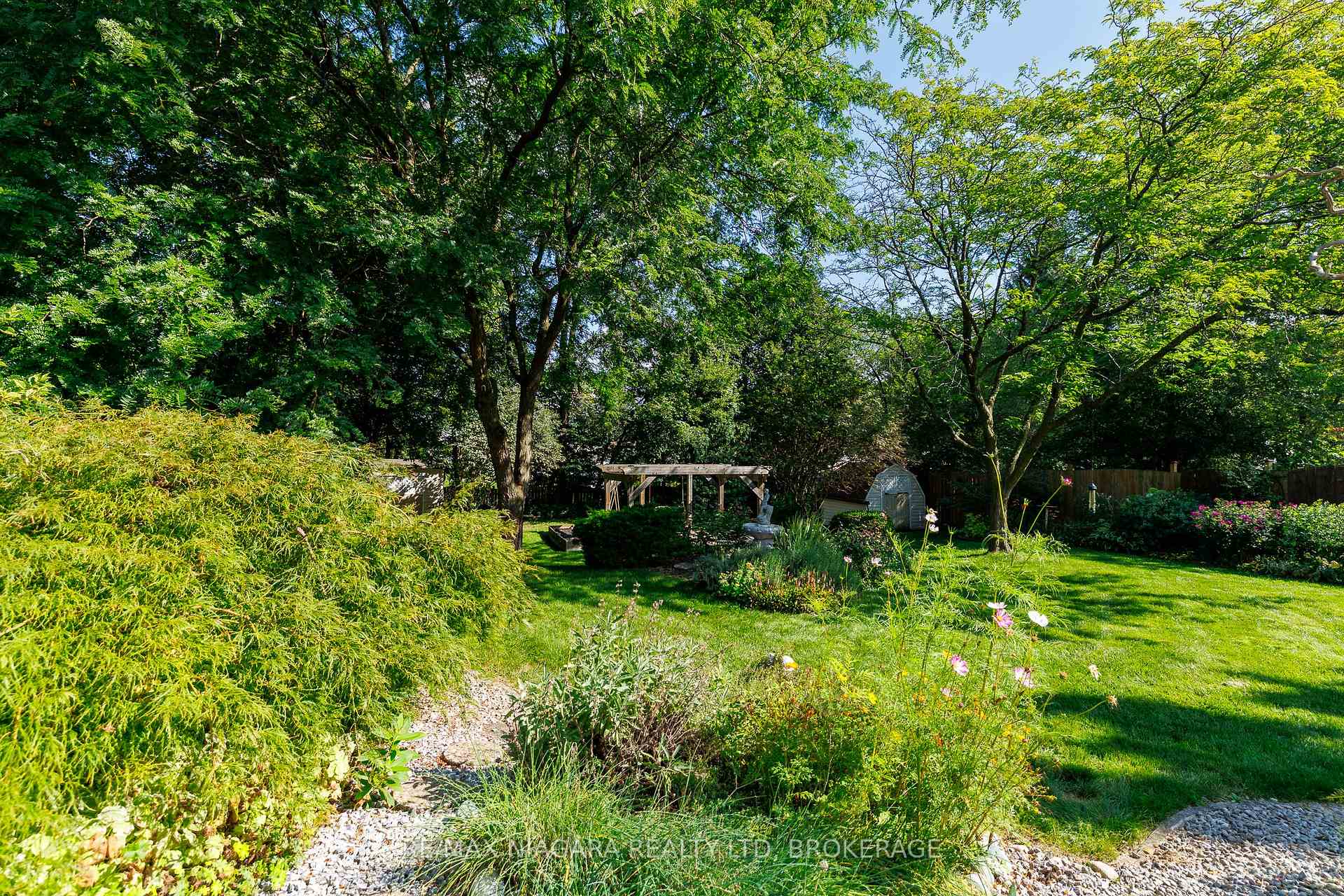 Photo 5 of 6329 Goodsir Crescent, Niagara Falls, Hospital — HOMEH