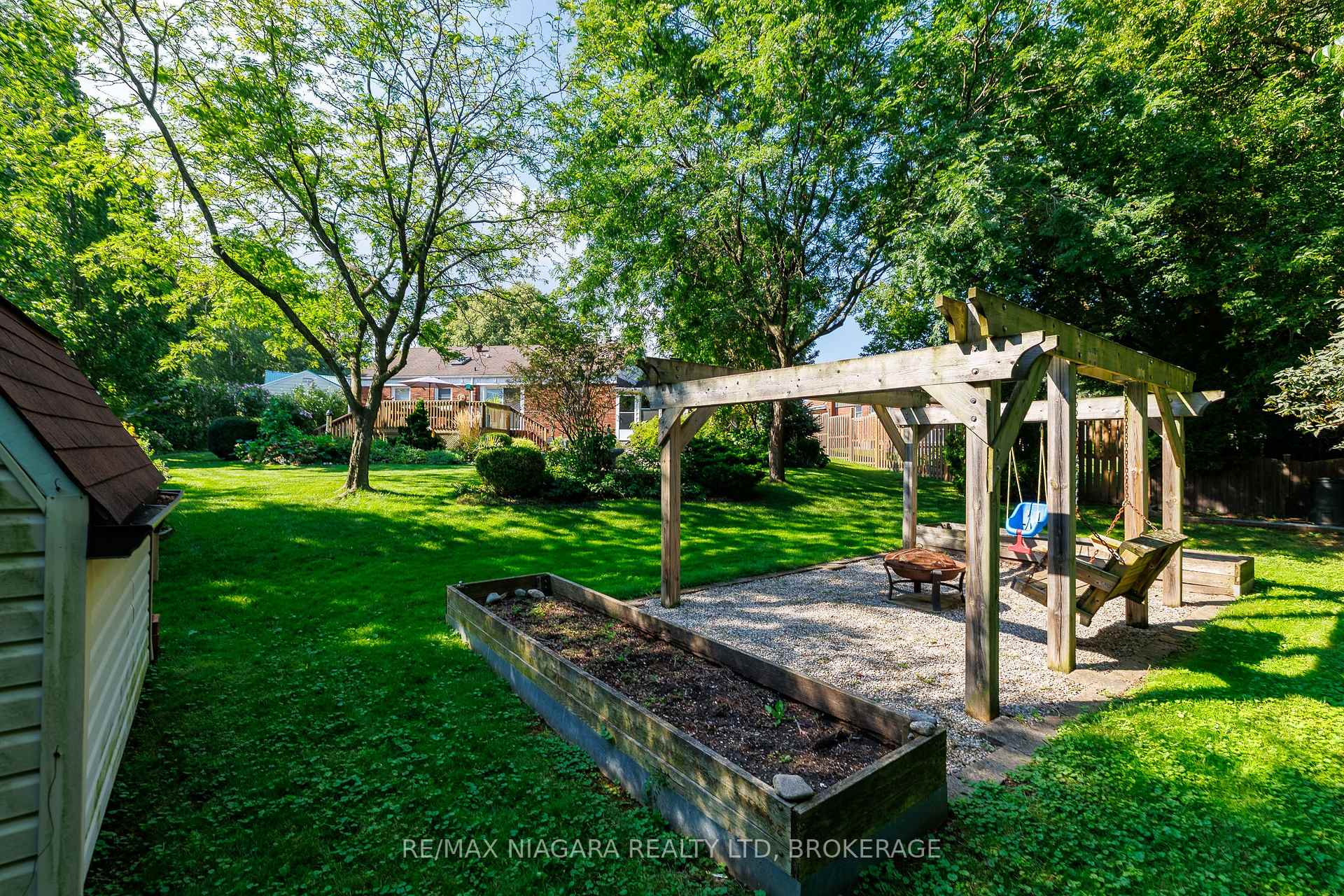 Photo 6 of 6329 Goodsir Crescent, Niagara Falls, Hospital — HOMEH