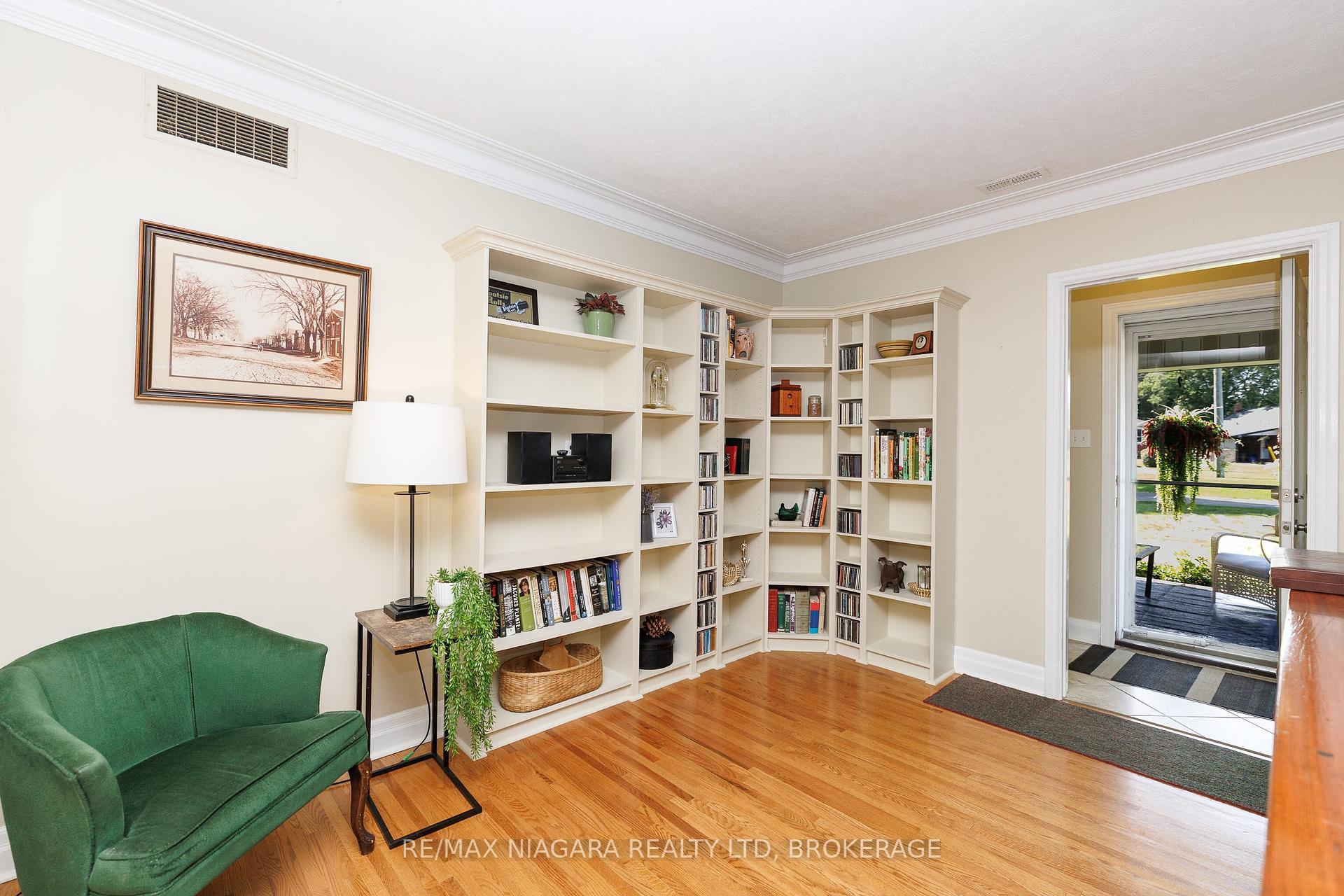 Photo 7 of 6329 Goodsir Crescent, Niagara Falls, Hospital — HOMEH