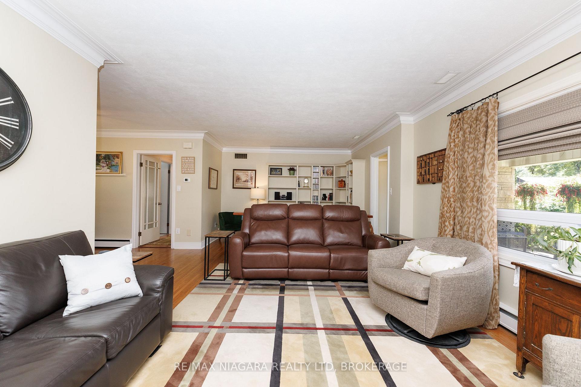 Photo 9 of 6329 Goodsir Crescent, Niagara Falls, Hospital — HOMEH