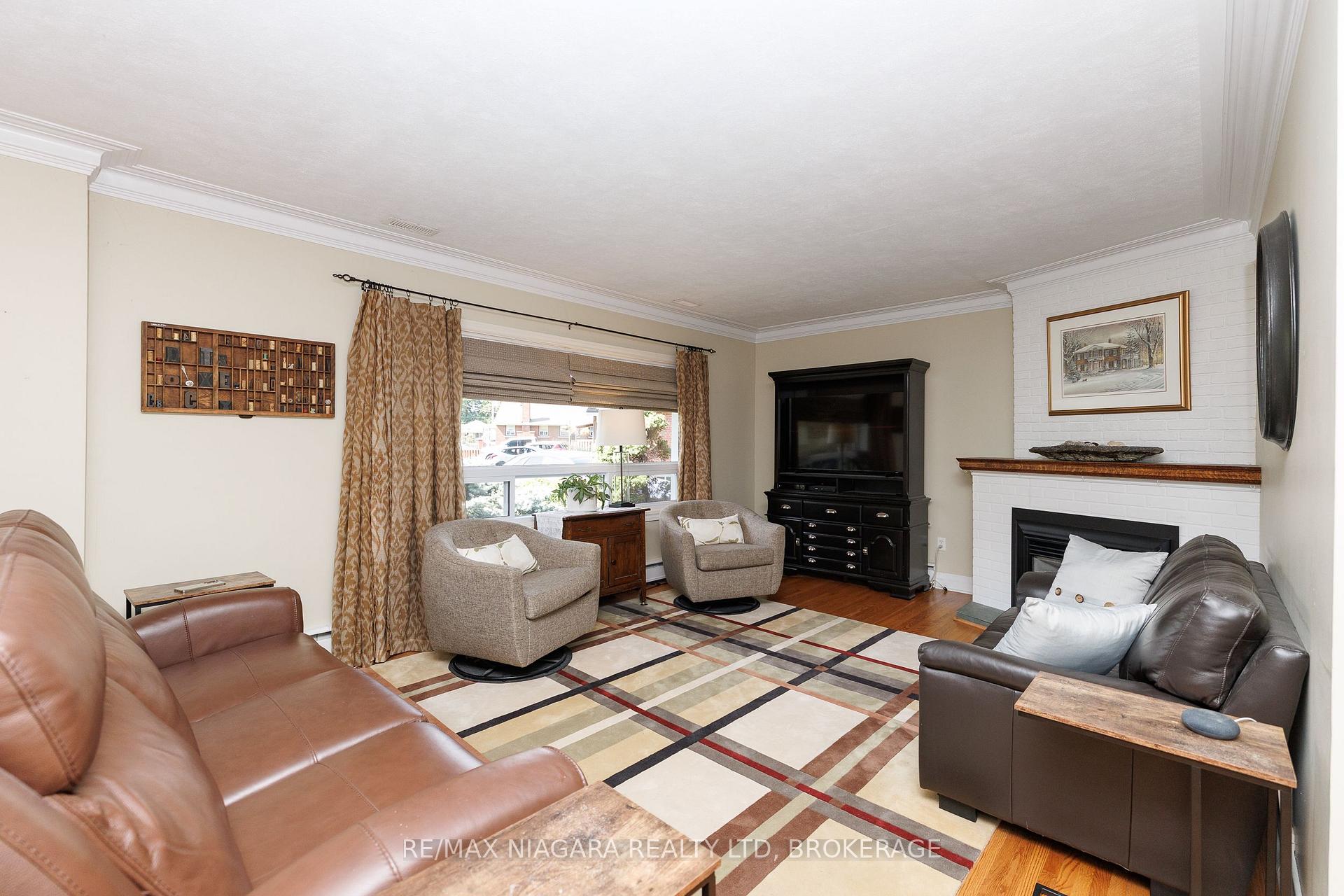 Photo 10 of 6329 Goodsir Crescent, Niagara Falls, Hospital — HOMEH
