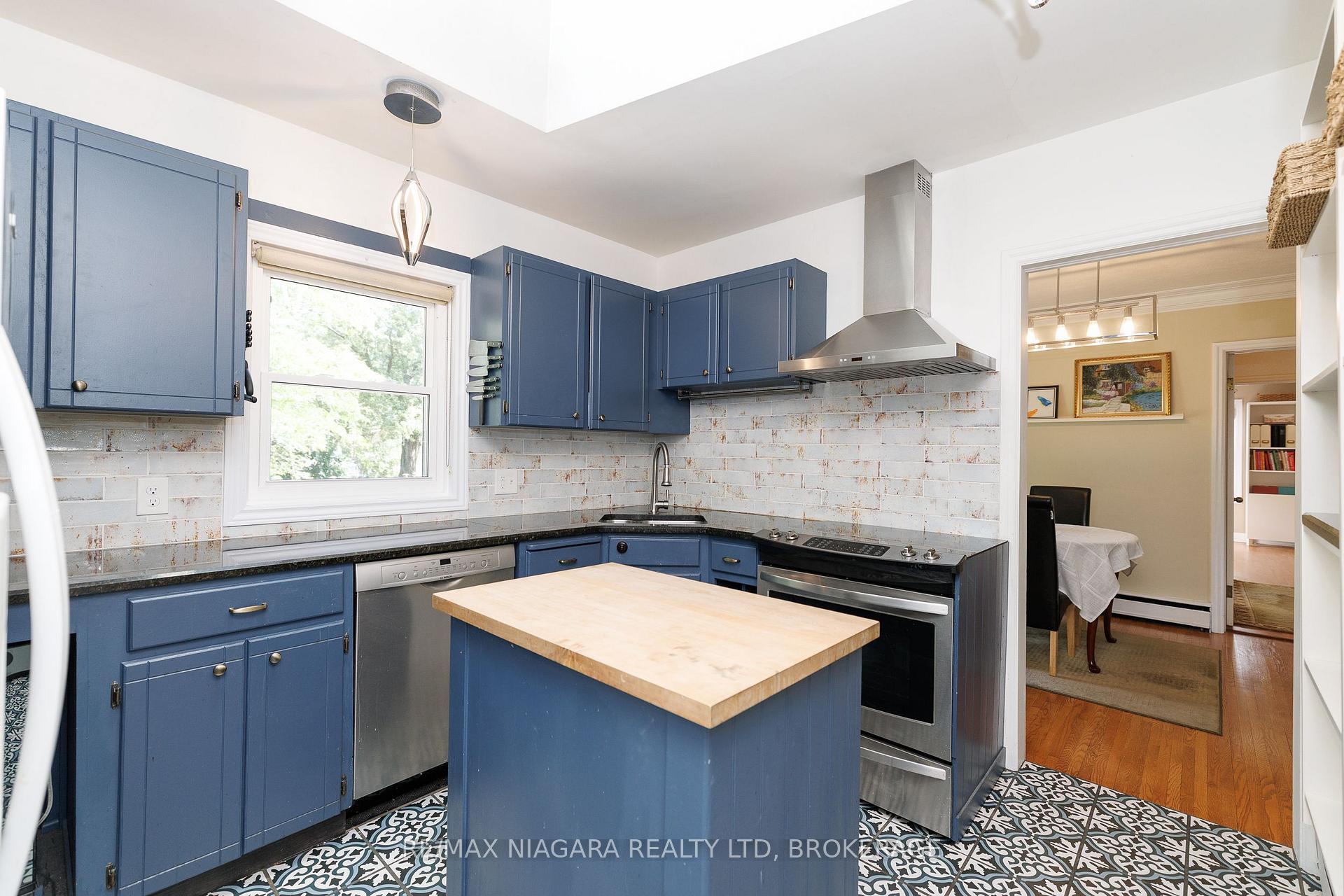 Photo 13 of 6329 Goodsir Crescent, Niagara Falls, Hospital — HOMEH