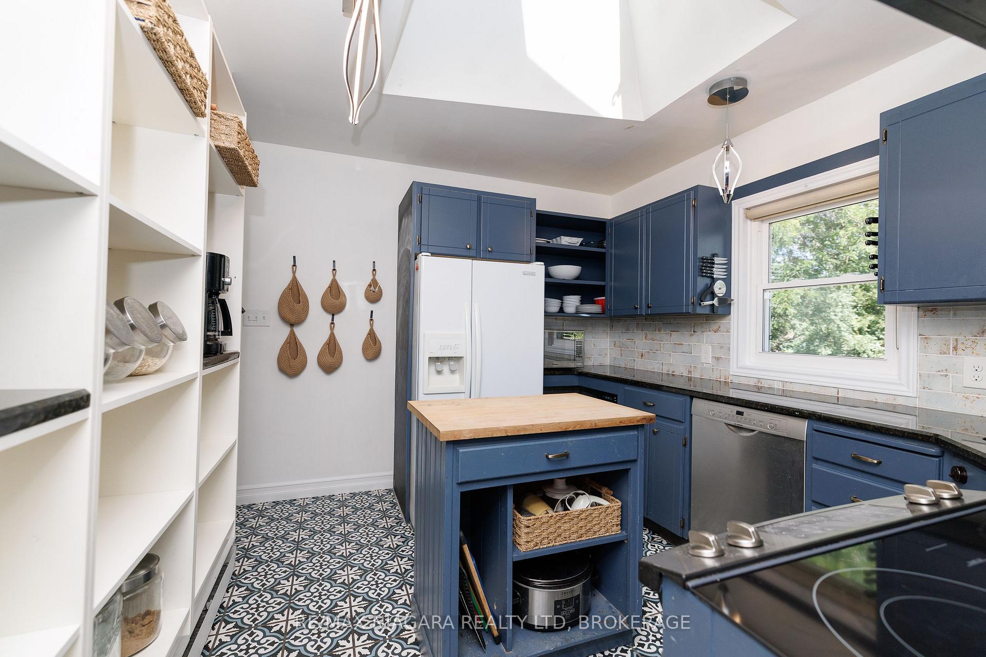 Photo 14 of 6329 Goodsir Crescent, Niagara Falls, Hospital — HOMEH