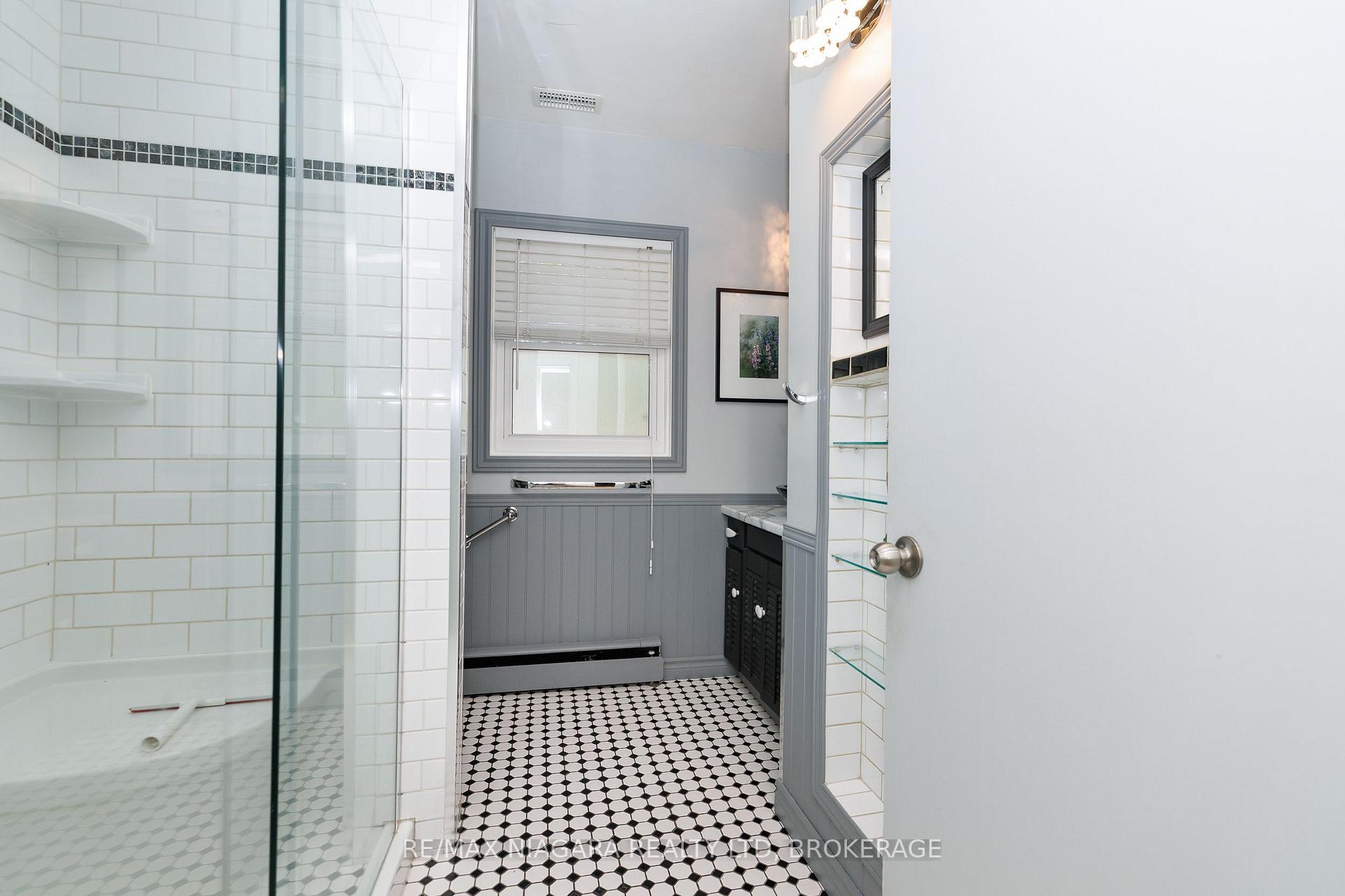 Photo 16 of 6329 Goodsir Crescent, Niagara Falls, Hospital — HOMEH