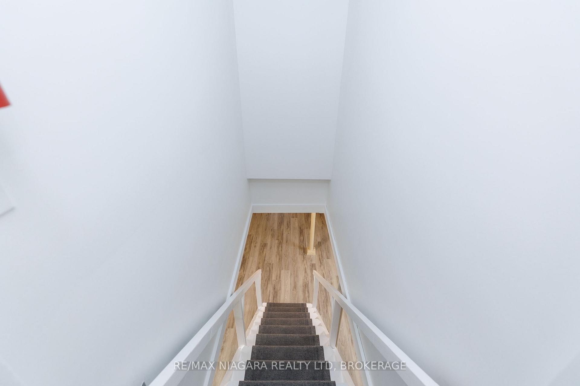 Photo 26 of 6329 Goodsir Crescent, Niagara Falls, Hospital — HOMEH