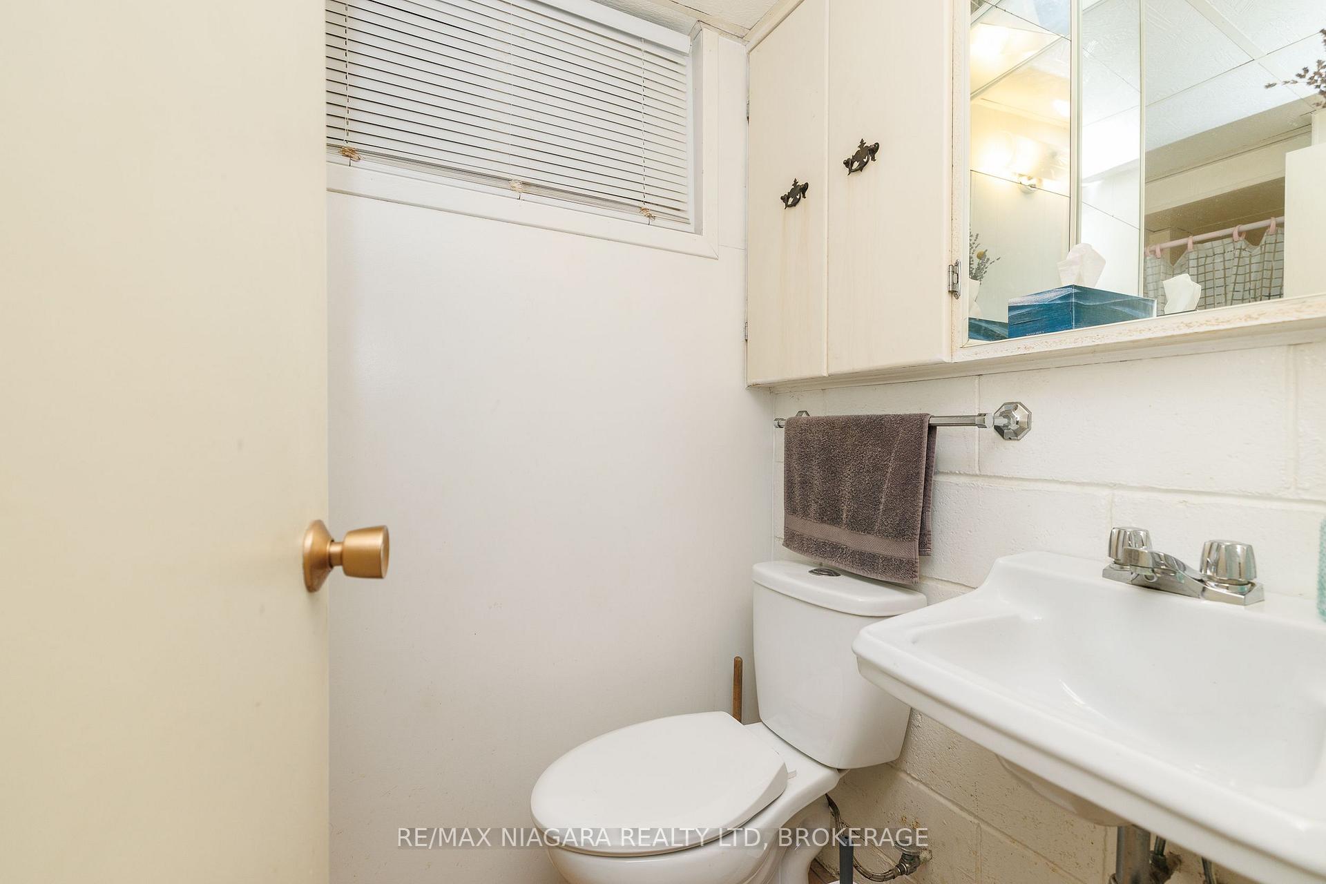 Photo 29 of 6329 Goodsir Crescent, Niagara Falls, Hospital — HOMEH
