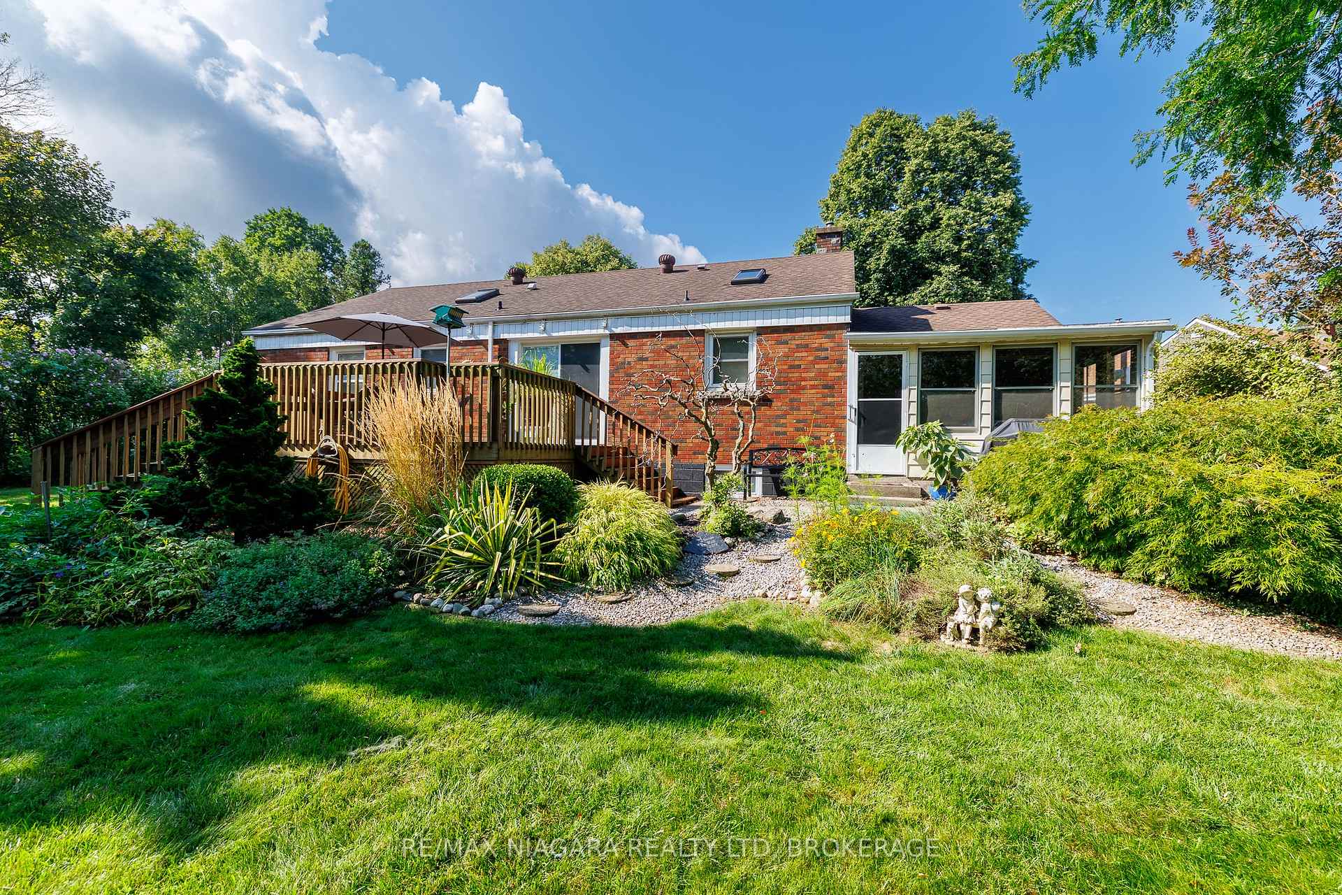 Photo 40 of 6329 Goodsir Crescent, Niagara Falls, Hospital — HOMEH