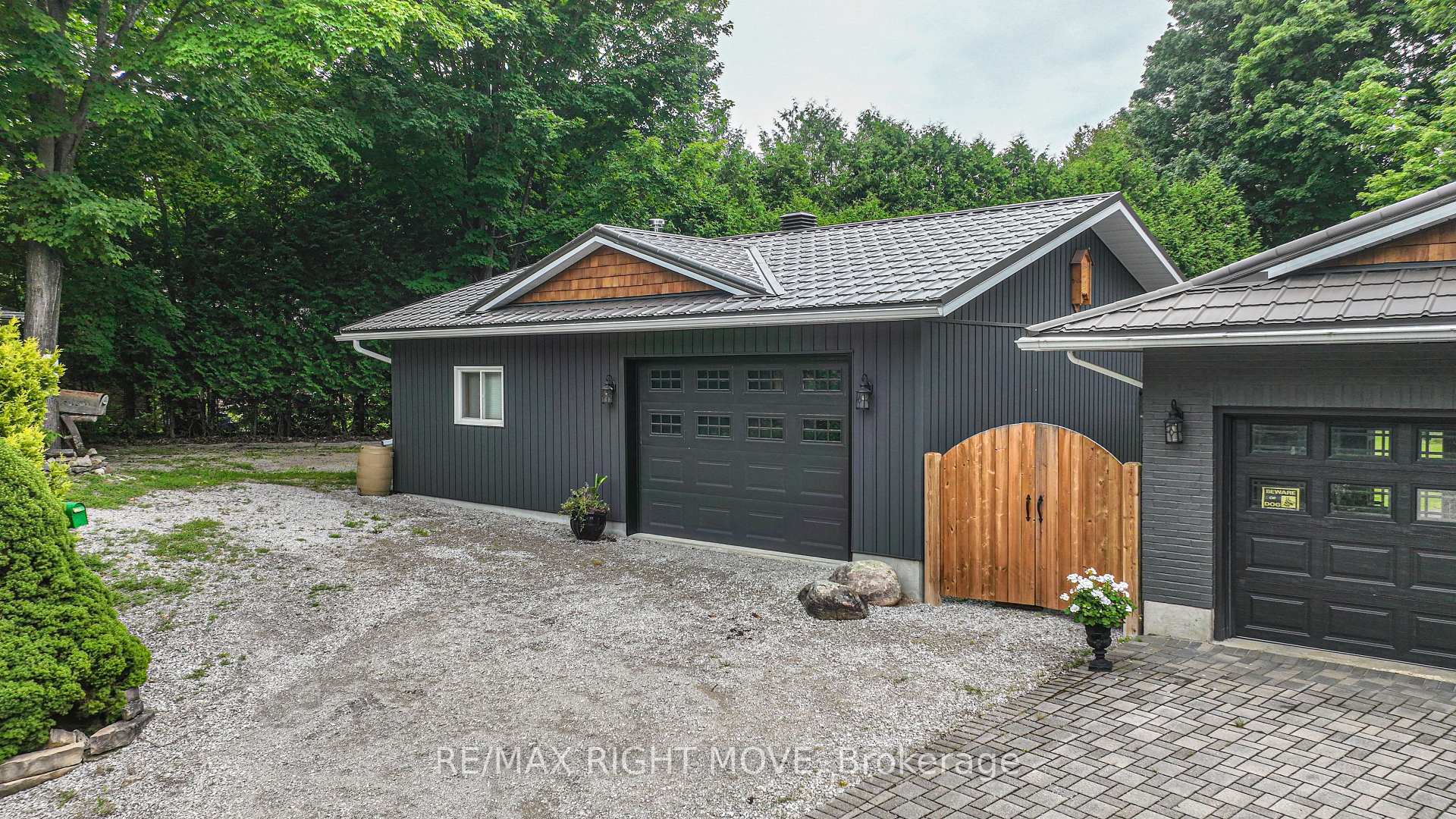 Photo 3 of 1220 Birchcliffe Crescent, Severn, Rural Severn — HOMEH