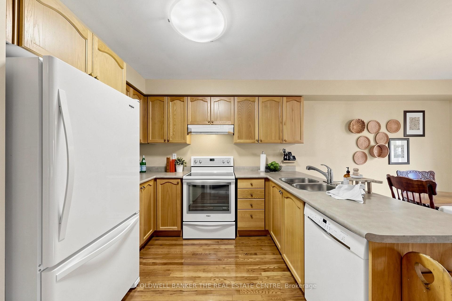 Photo 4 of 260 Flagstone Way, Newmarket, Woodland Hill — HOMEH