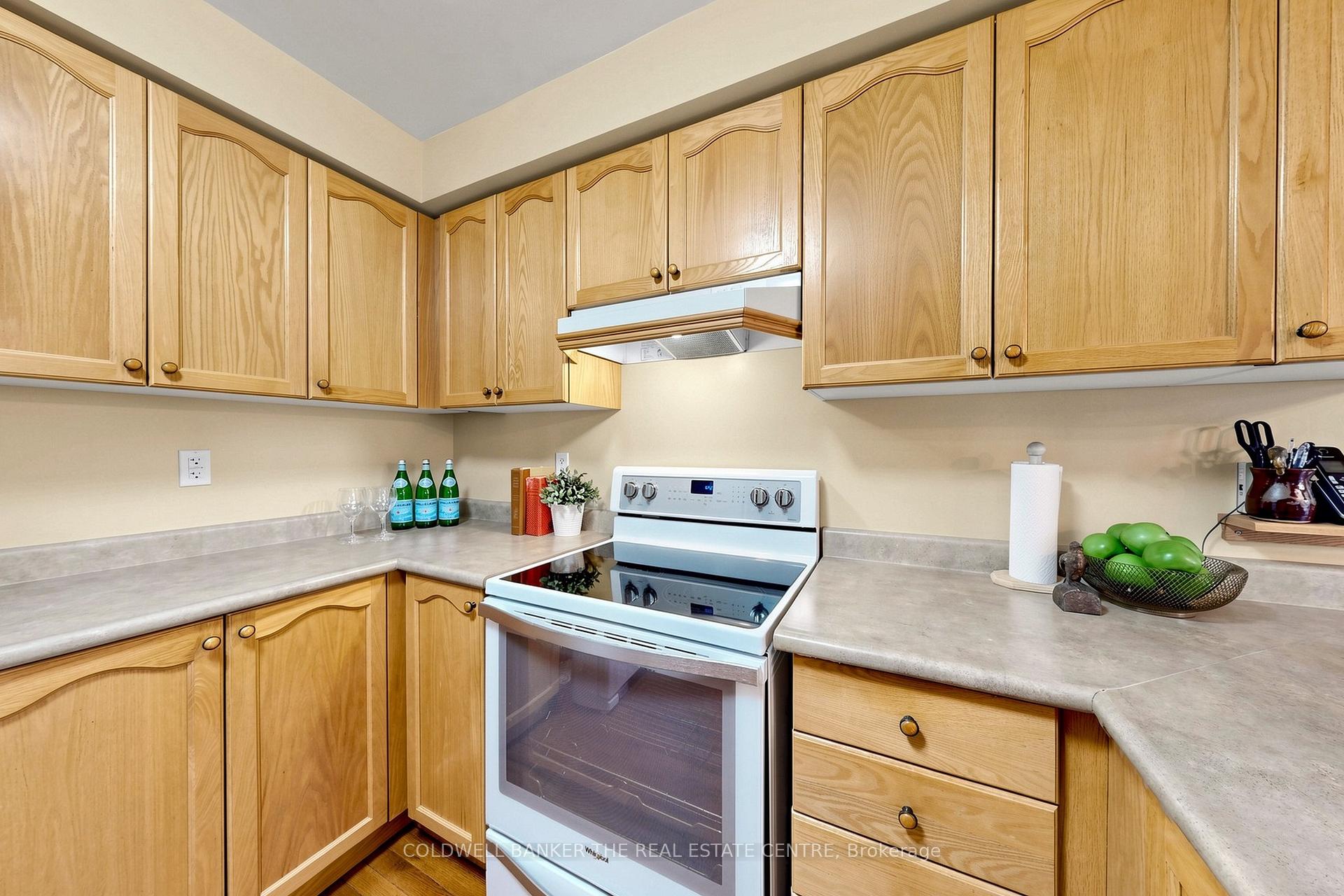 Photo 5 of 260 Flagstone Way, Newmarket, Woodland Hill — HOMEH
