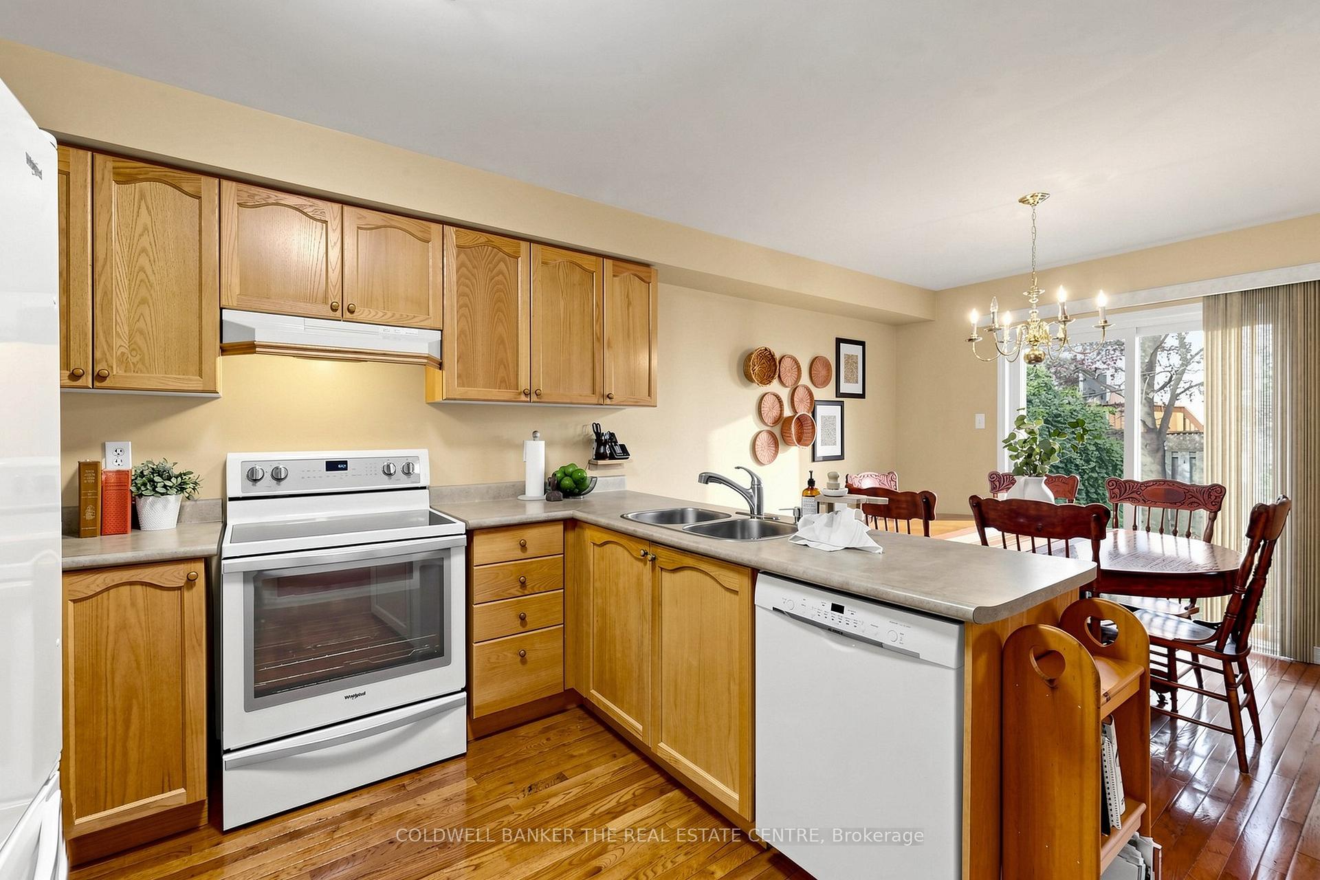 Photo 6 of 260 Flagstone Way, Newmarket, Woodland Hill — HOMEH