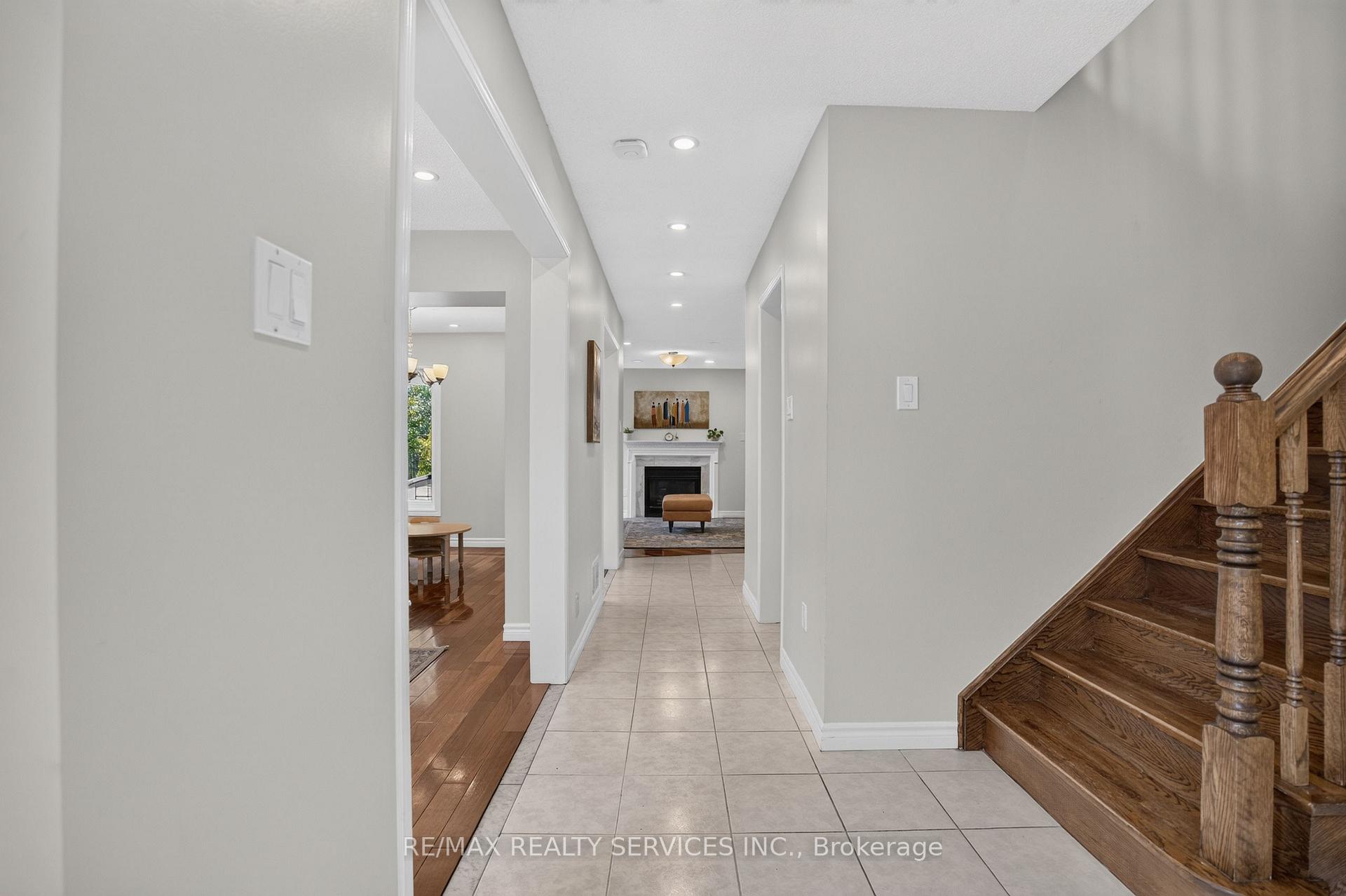 Photo 10 of 2153 Oak Bliss Crescent, Oakville, West Oak Trails — HOMEH