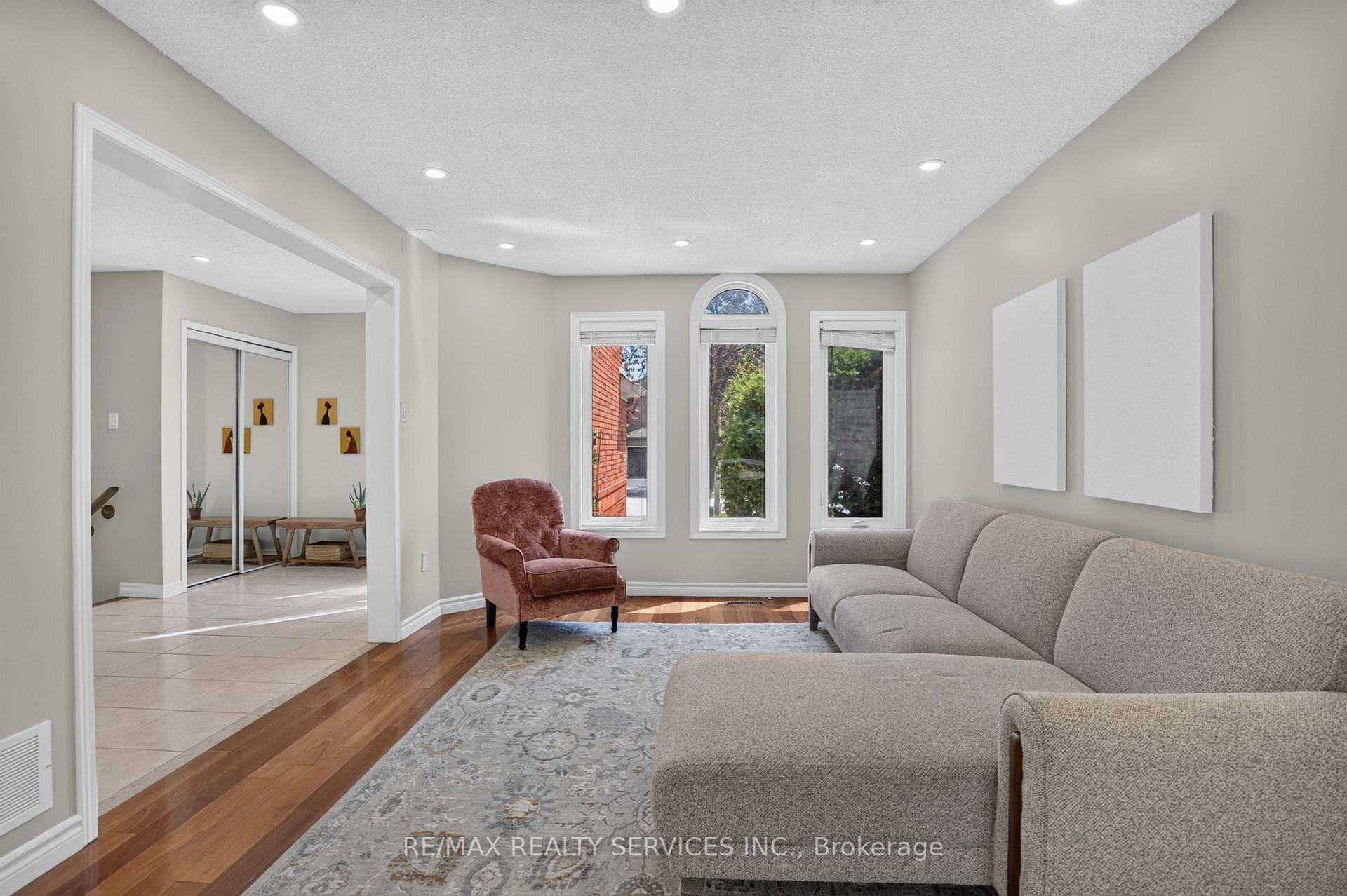 Photo 11 of 2153 Oak Bliss Crescent, Oakville, West Oak Trails — HOMEH