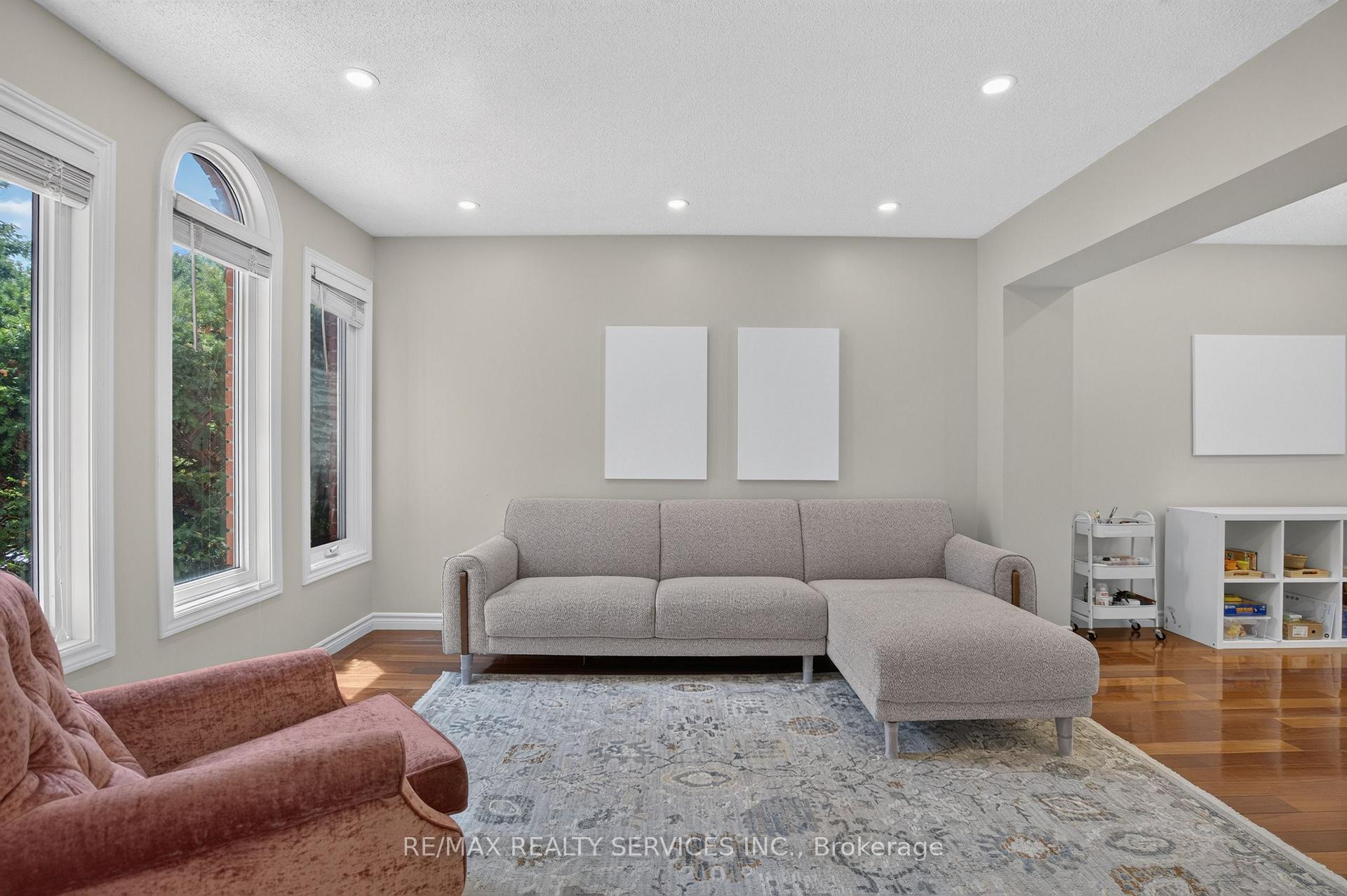 Photo 12 of 2153 Oak Bliss Crescent, Oakville, West Oak Trails — HOMEH