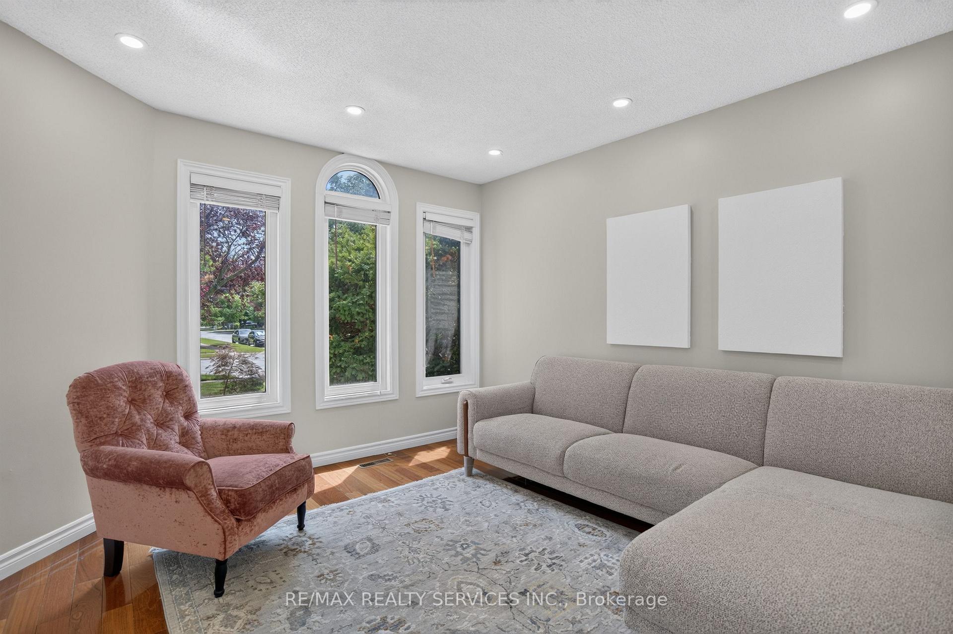 Photo 13 of 2153 Oak Bliss Crescent, Oakville, West Oak Trails — HOMEH