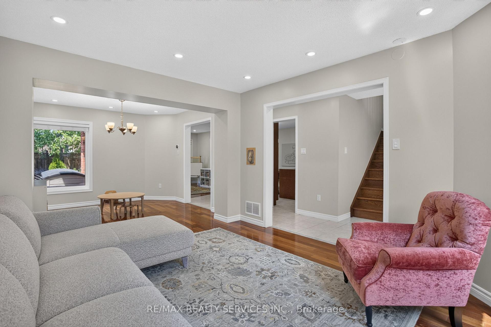 Photo 14 of 2153 Oak Bliss Crescent, Oakville, West Oak Trails — HOMEH