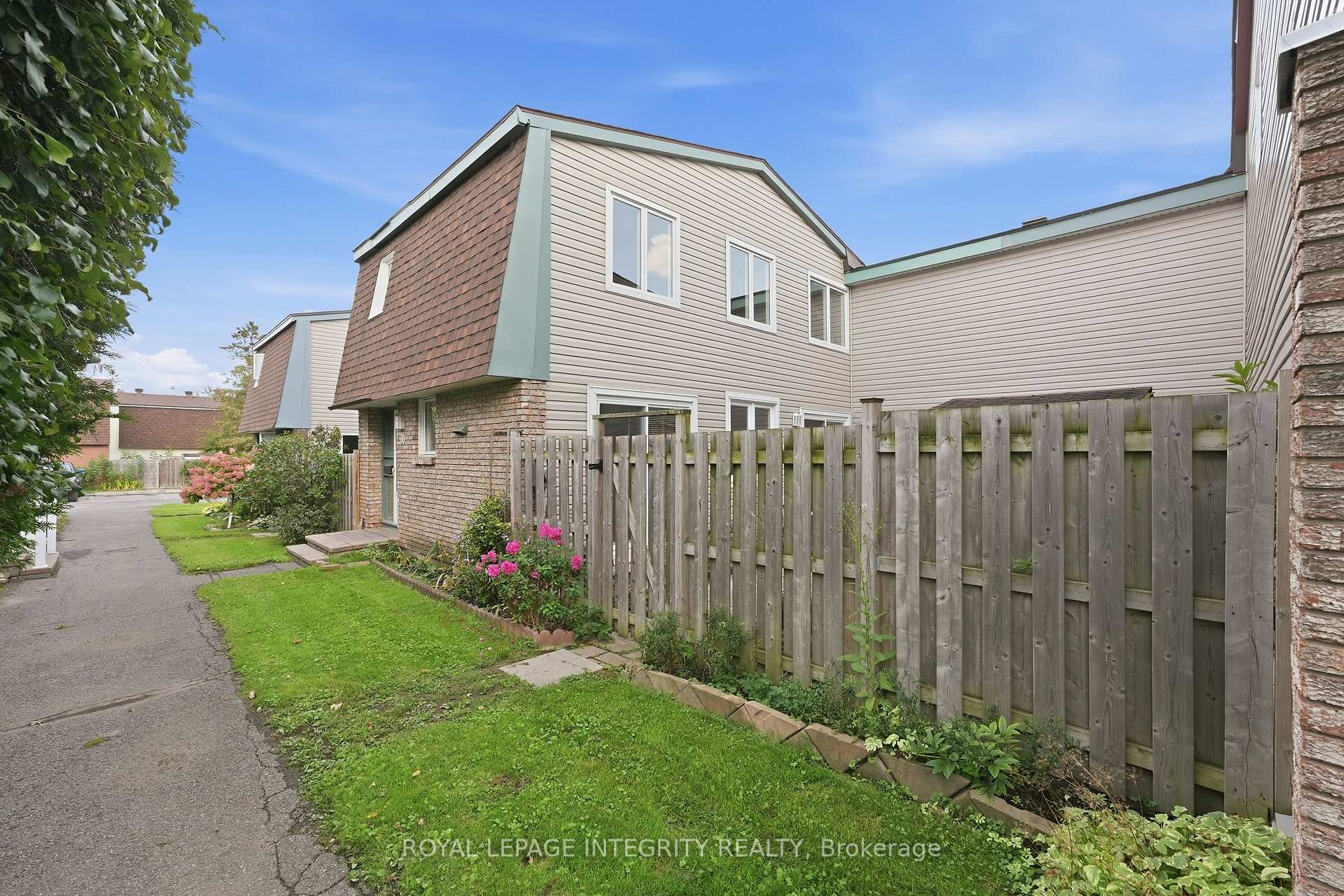 Photo 4 of Unit 30, 2057 Jasmine Crescent, Ottawa, Beacon Hill South — HOMEH