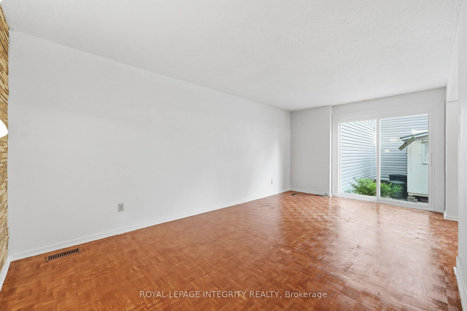 Photo 8 of Unit 30, 2057 Jasmine Crescent, Ottawa, Beacon Hill South — HOMEH