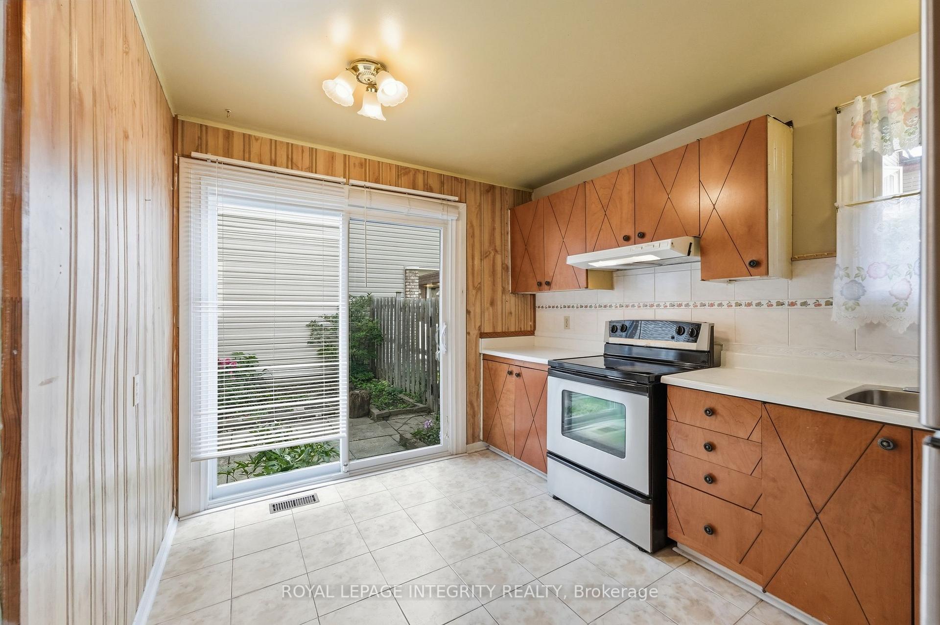 Photo 14 of Unit 30, 2057 Jasmine Crescent, Ottawa, Beacon Hill South — HOMEH