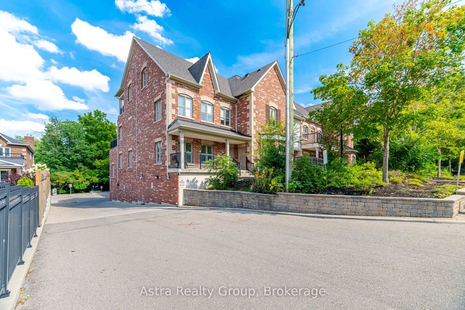 Photo of Unit 106, 9589 Keele Street